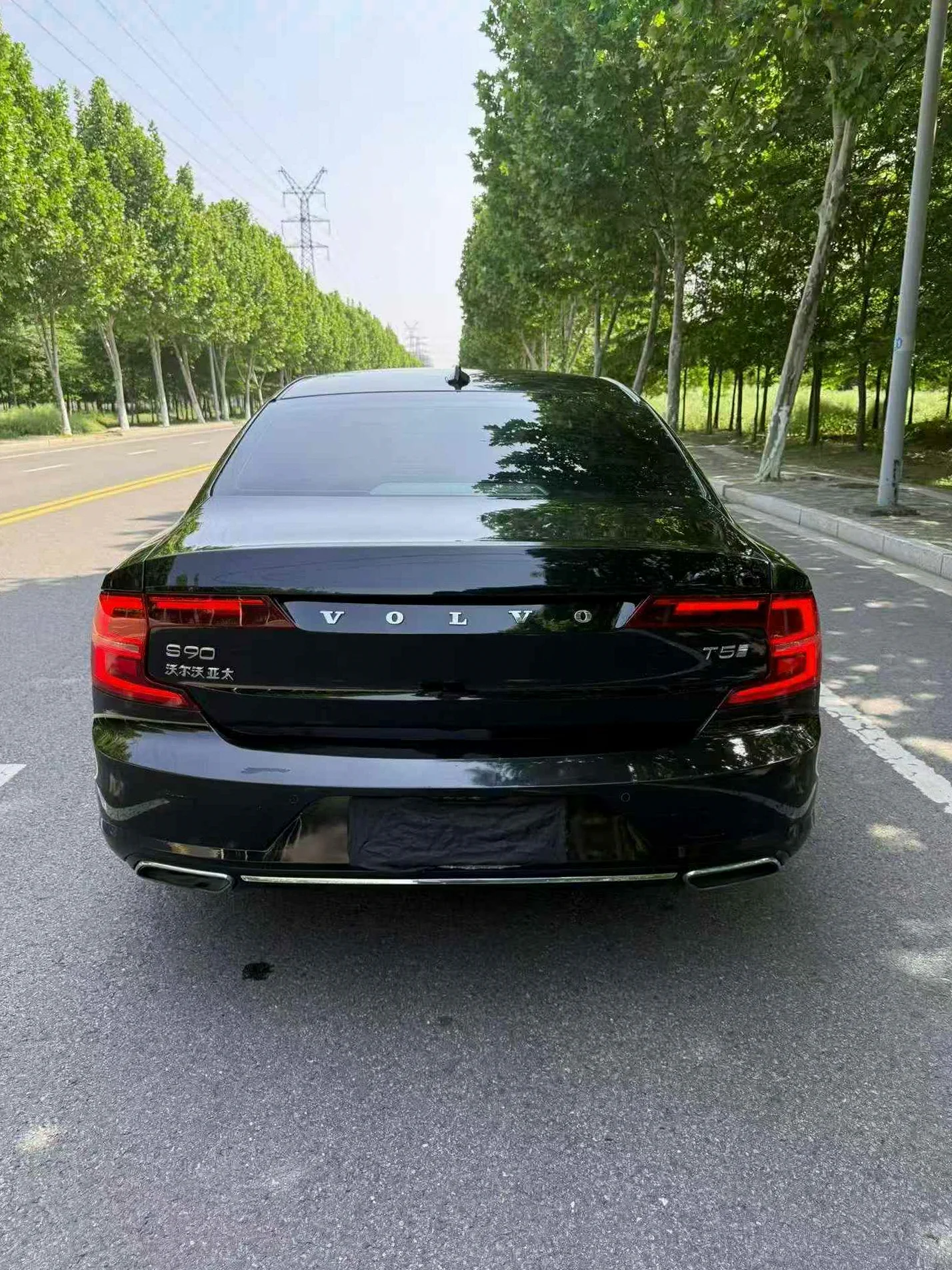 沃尔沃S90 后面外观三