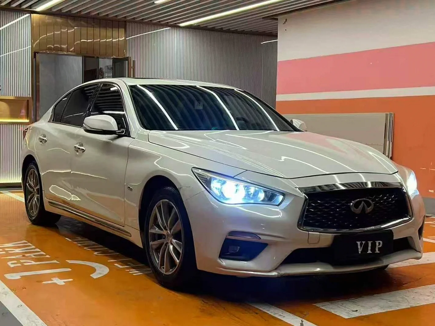 英菲尼迪Q50L 正面外观三