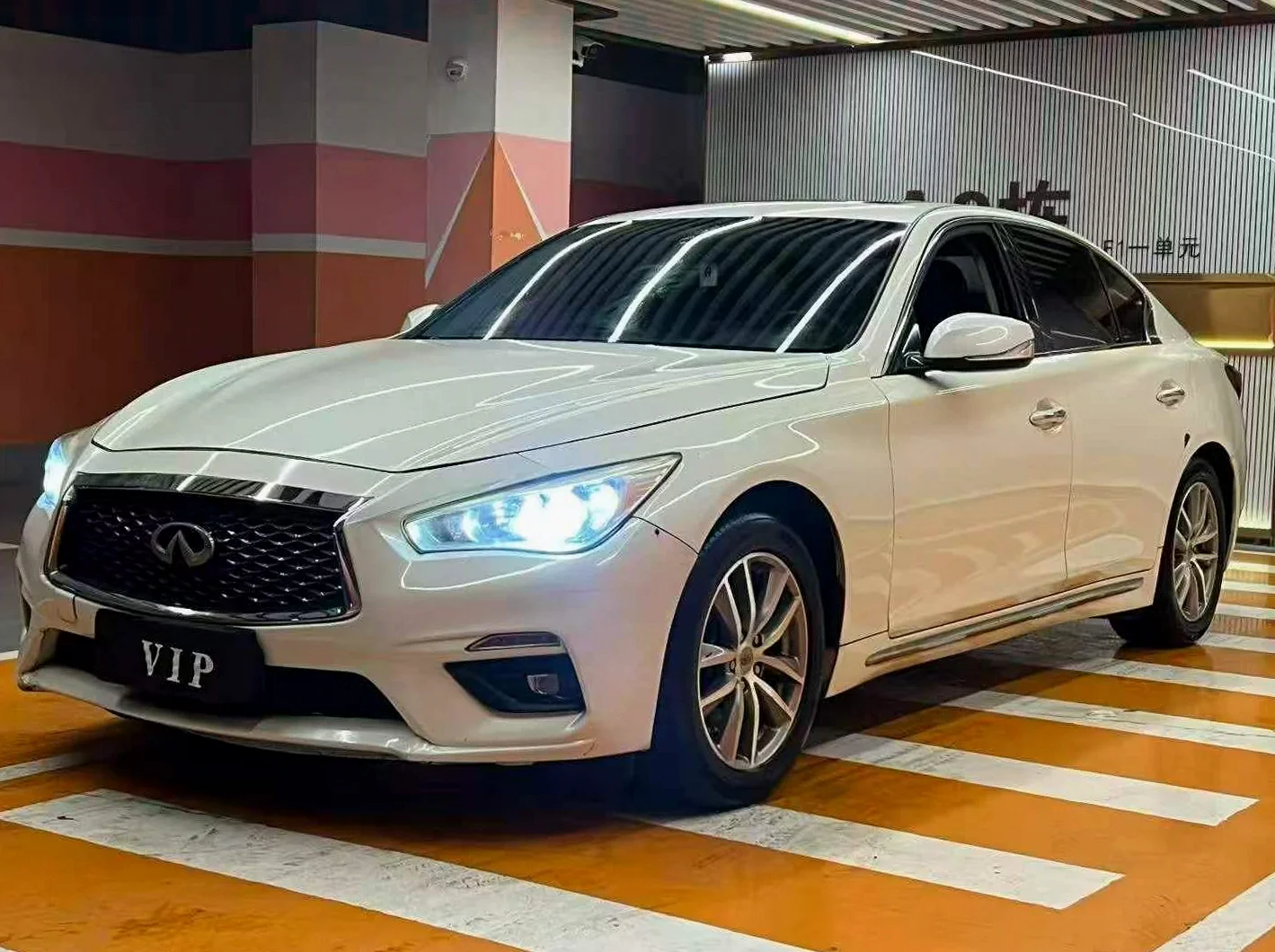 英菲尼迪Q50L 正面外观二