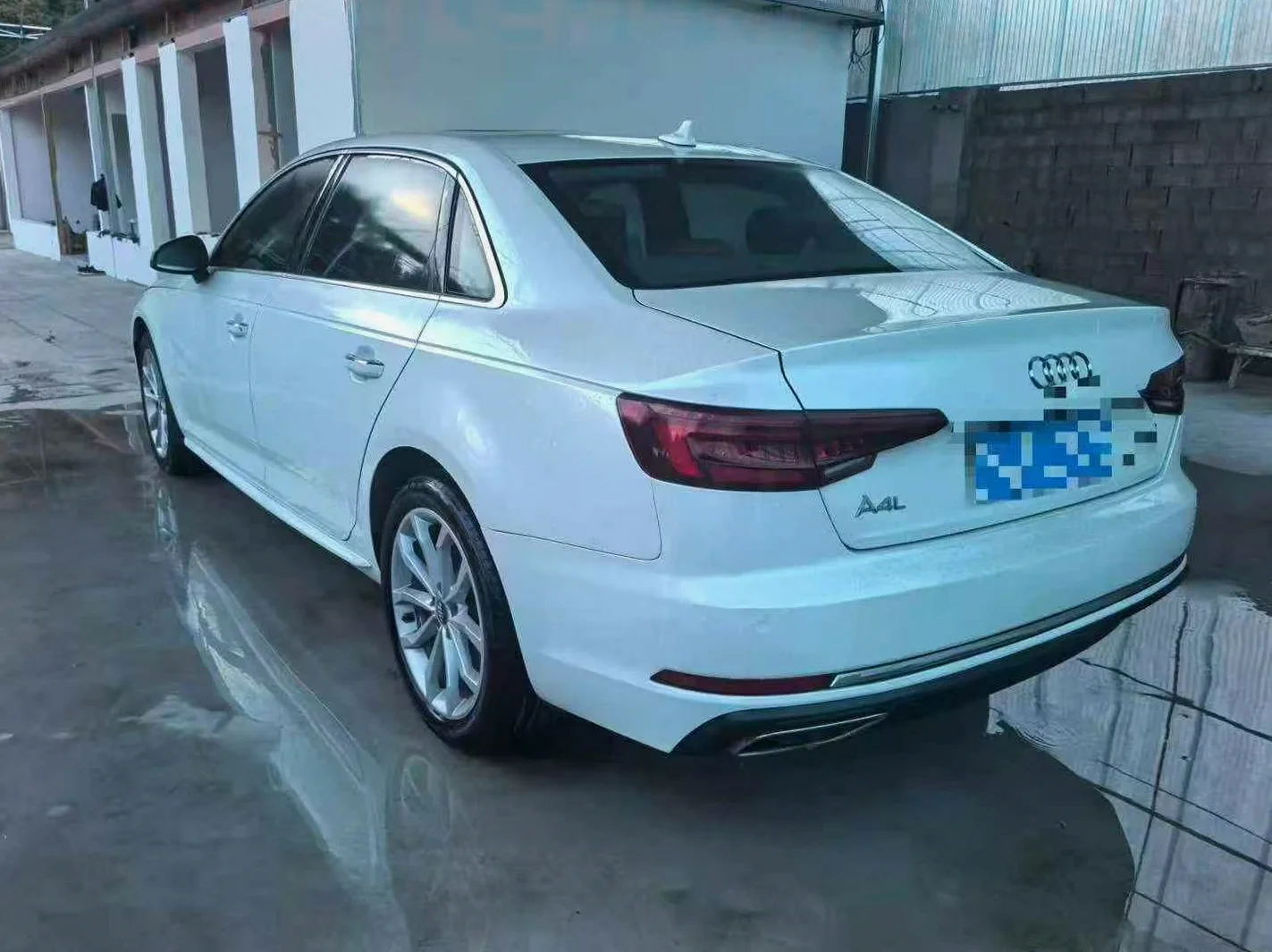 奥迪A4L 后面外观二