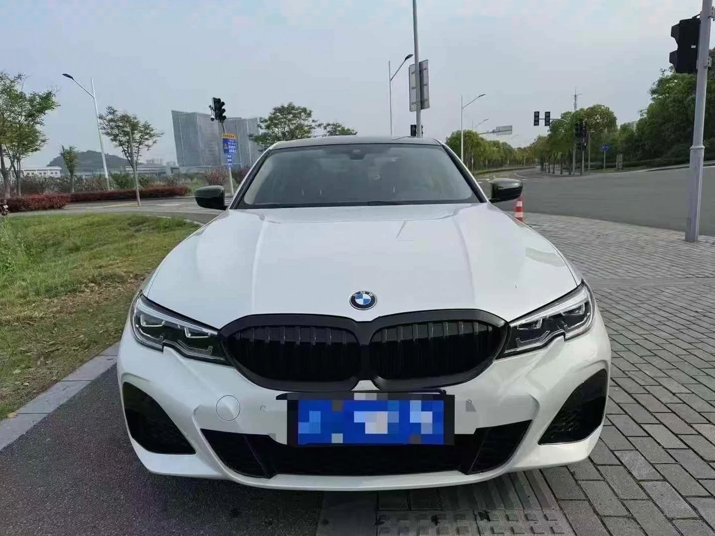 2020款 宝马 325Li M运动曜夜加长版