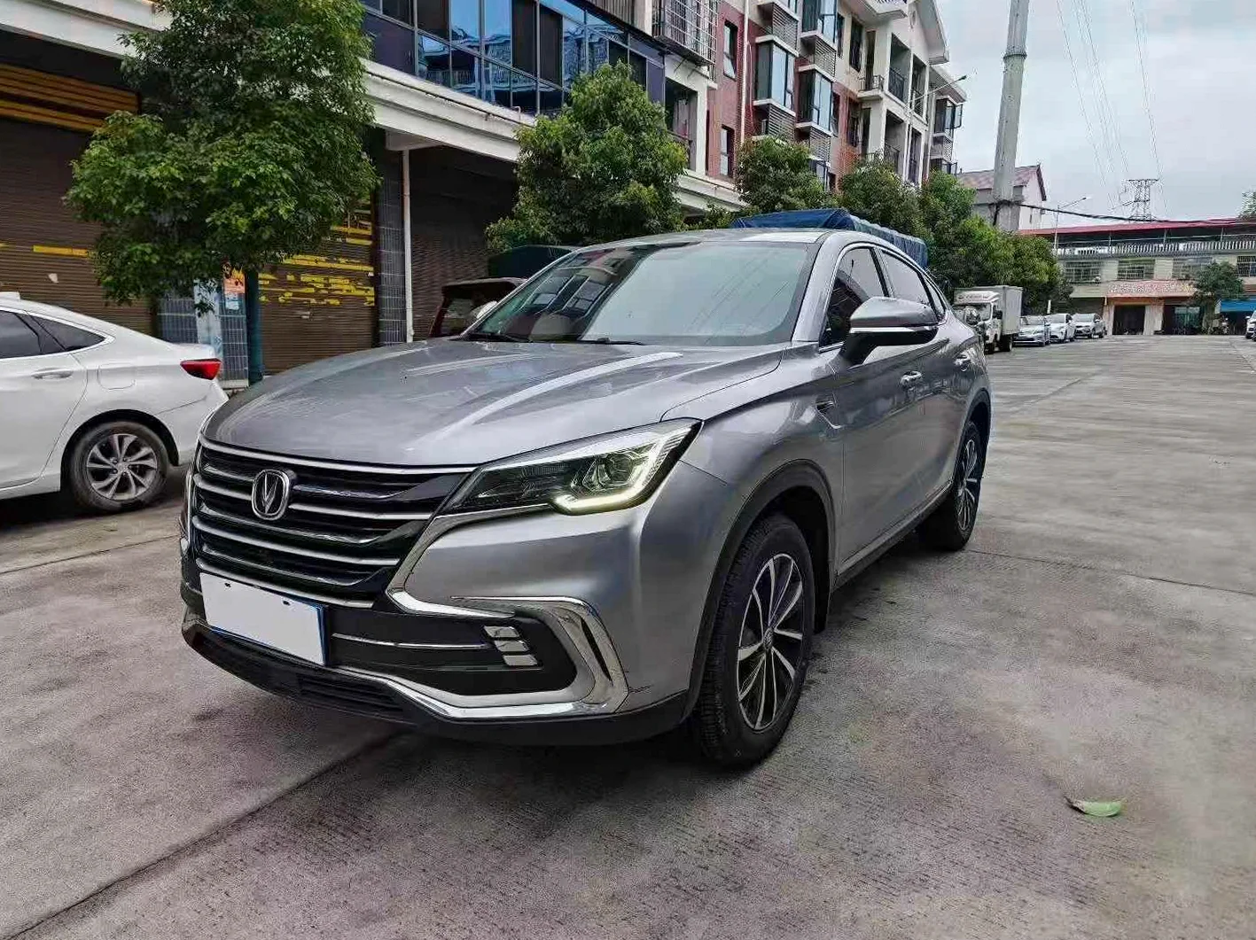 长安汽车CS85 正面外观二