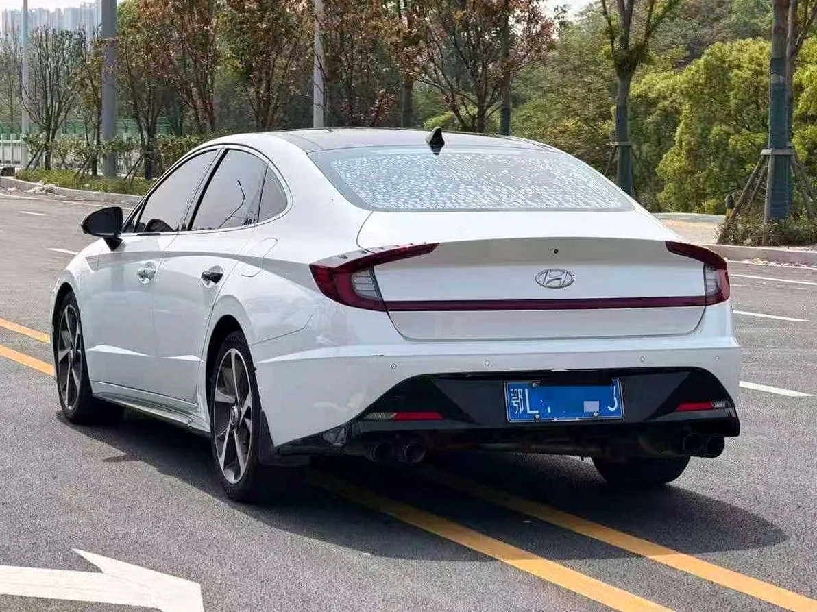 现代索纳塔 驾驶室