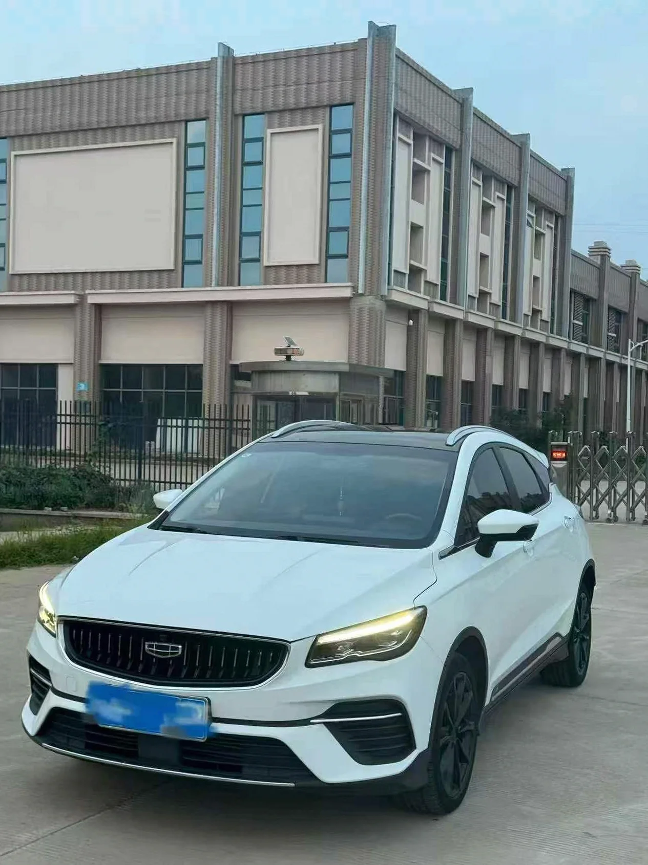 吉利帝豪 正面外观三