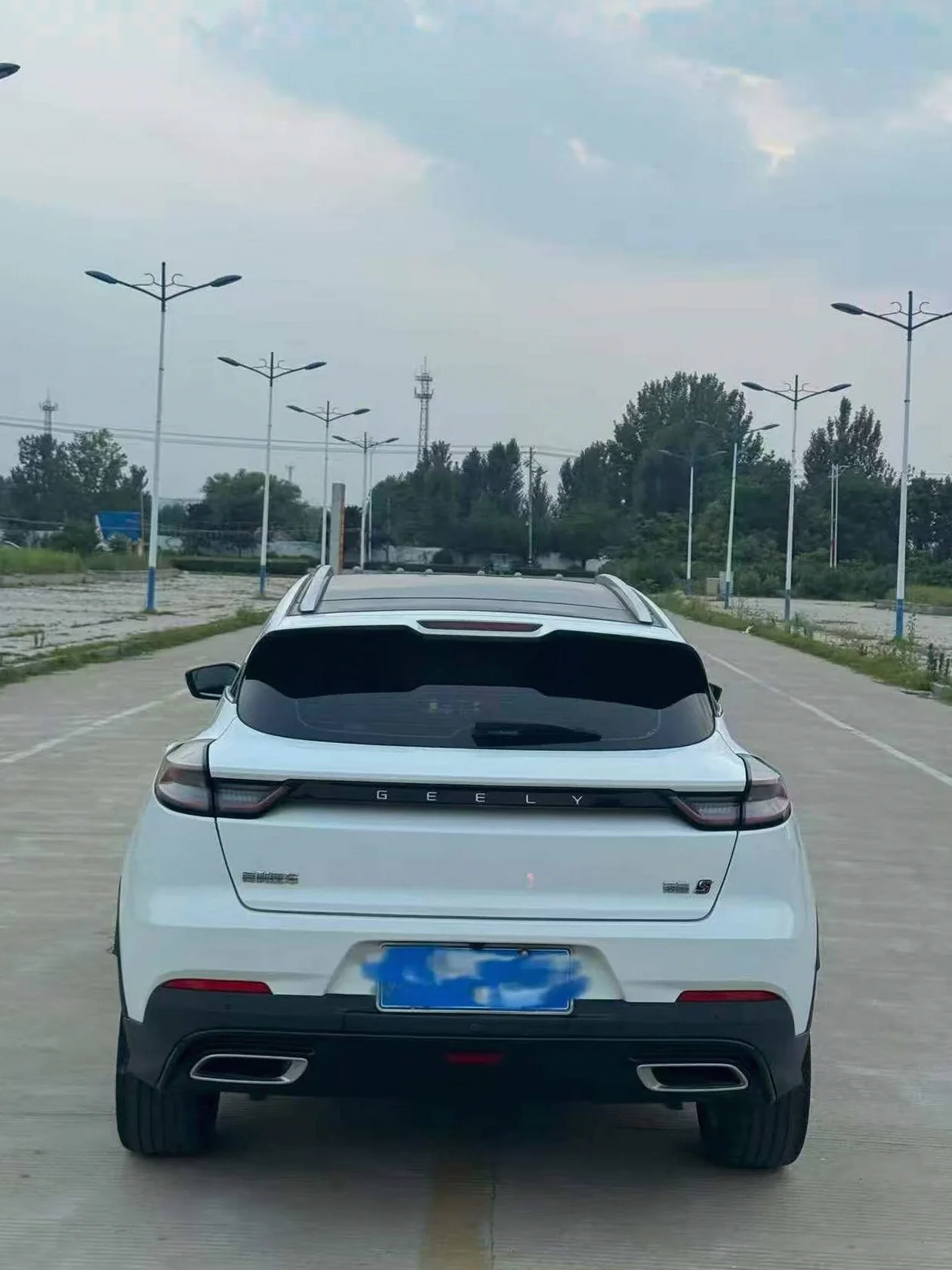 吉利帝豪 后面外观二