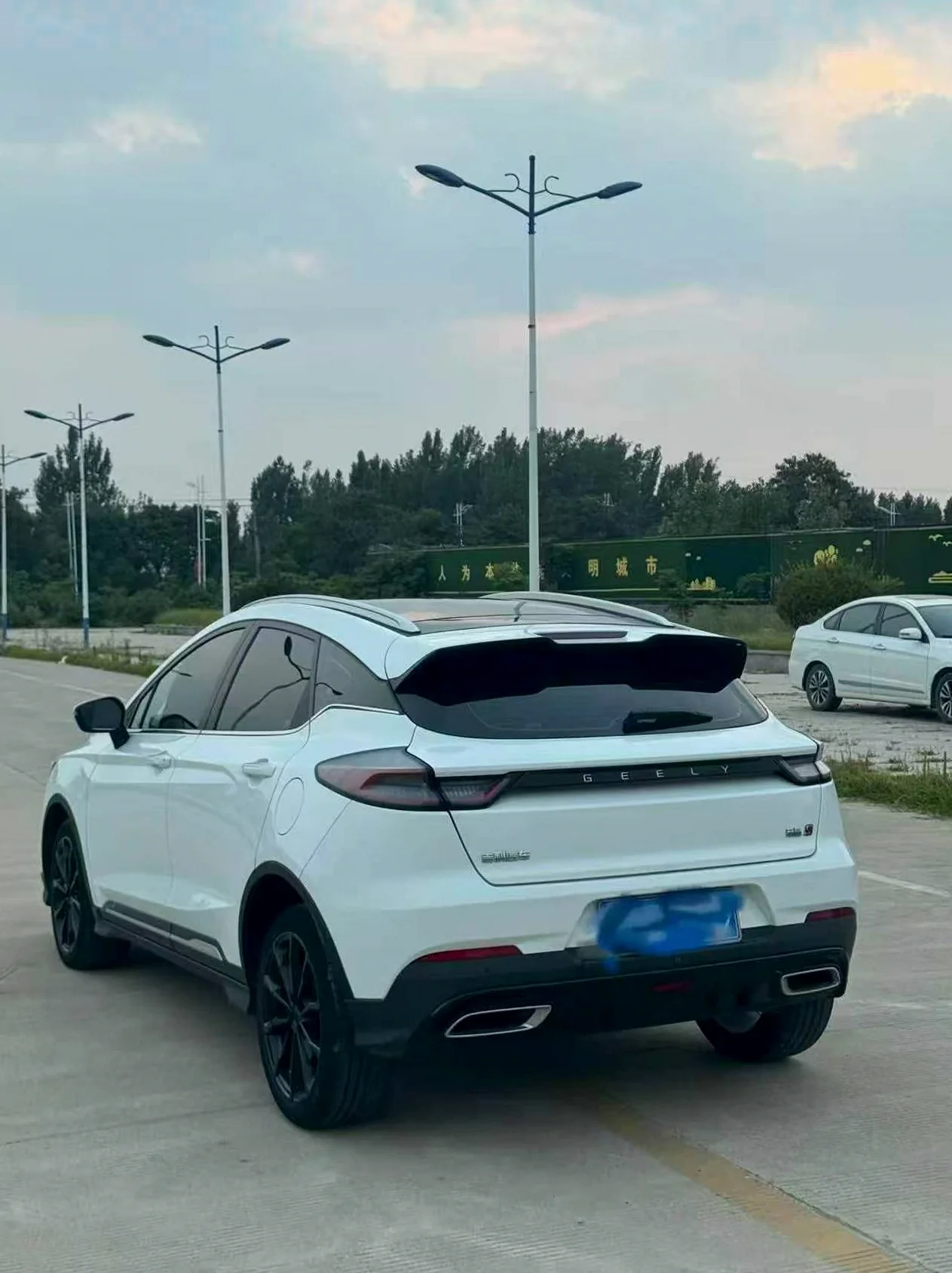 吉利帝豪 后面外观一