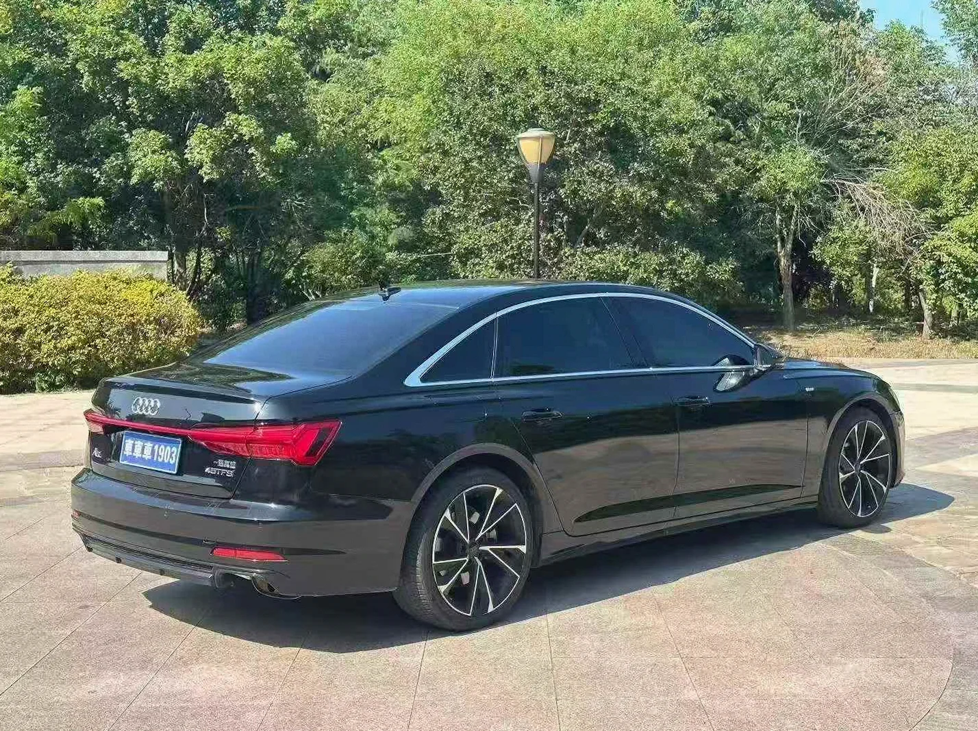 奥迪A6L 后面外观一