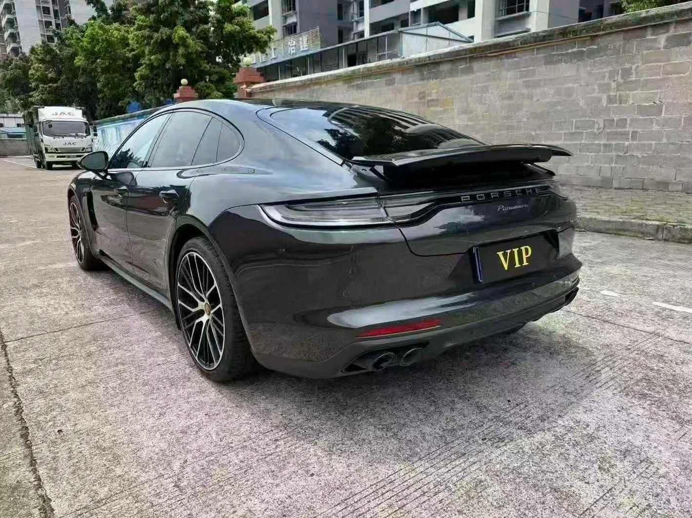保时捷帕拉梅拉 后面外观一