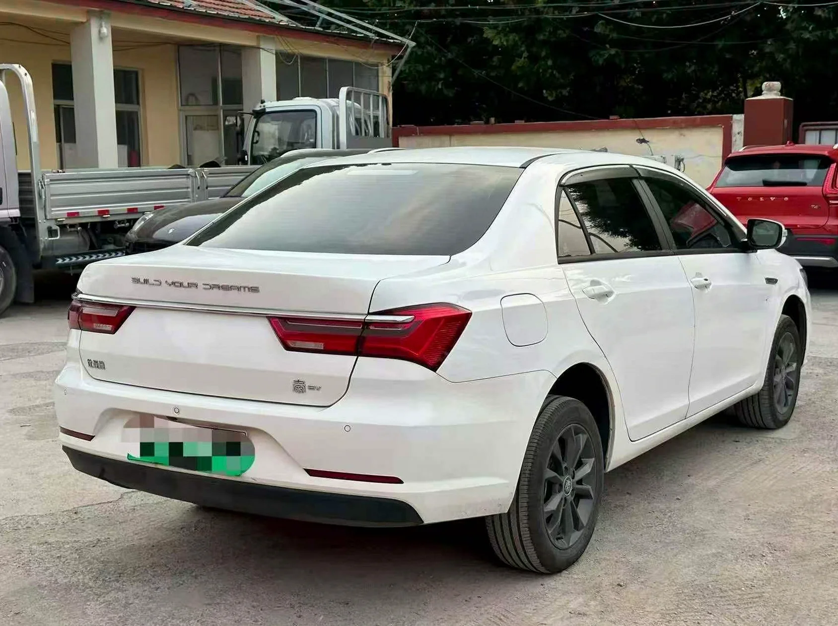 比亚迪秦 后面外观三