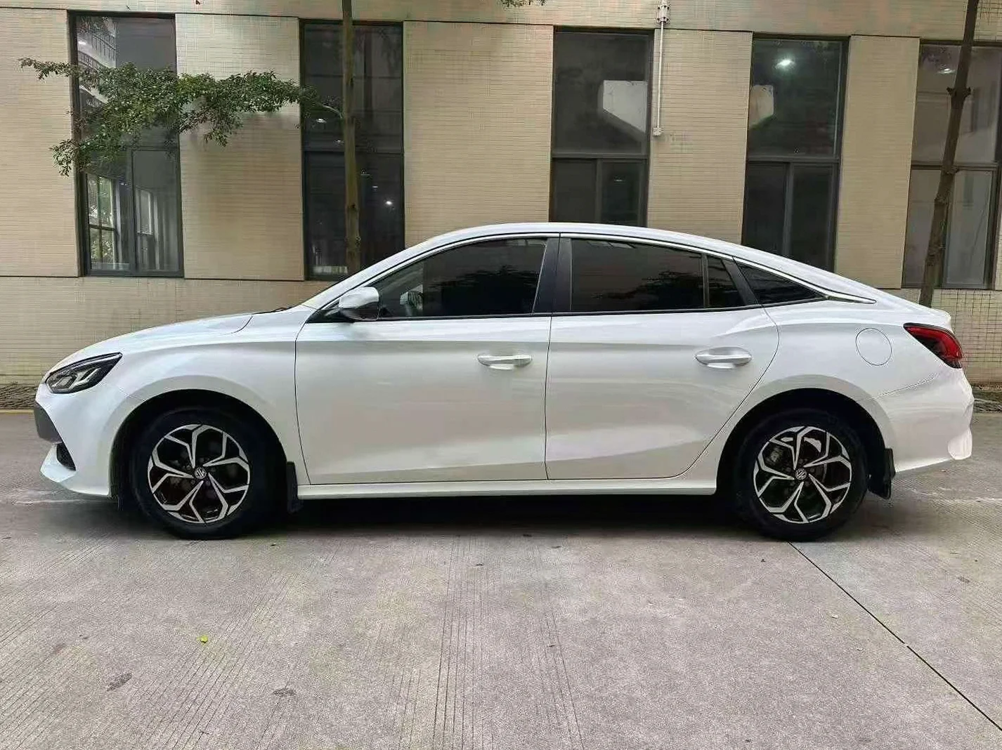 名爵5 后面外观一