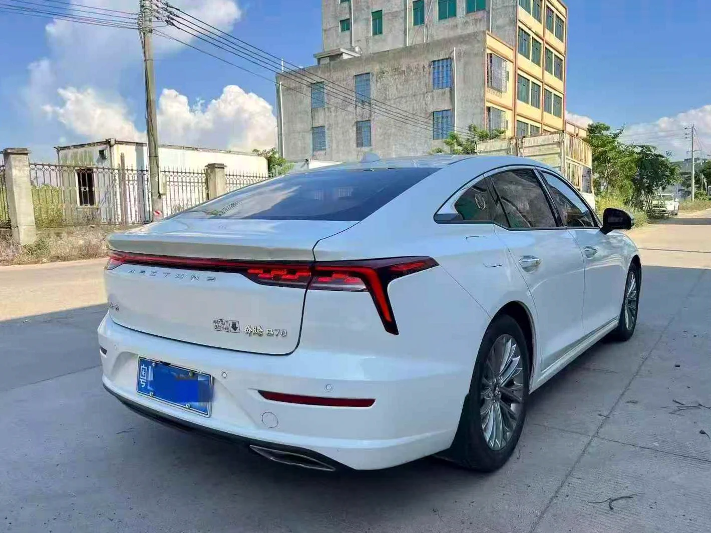 奔腾B70 后面外观三
