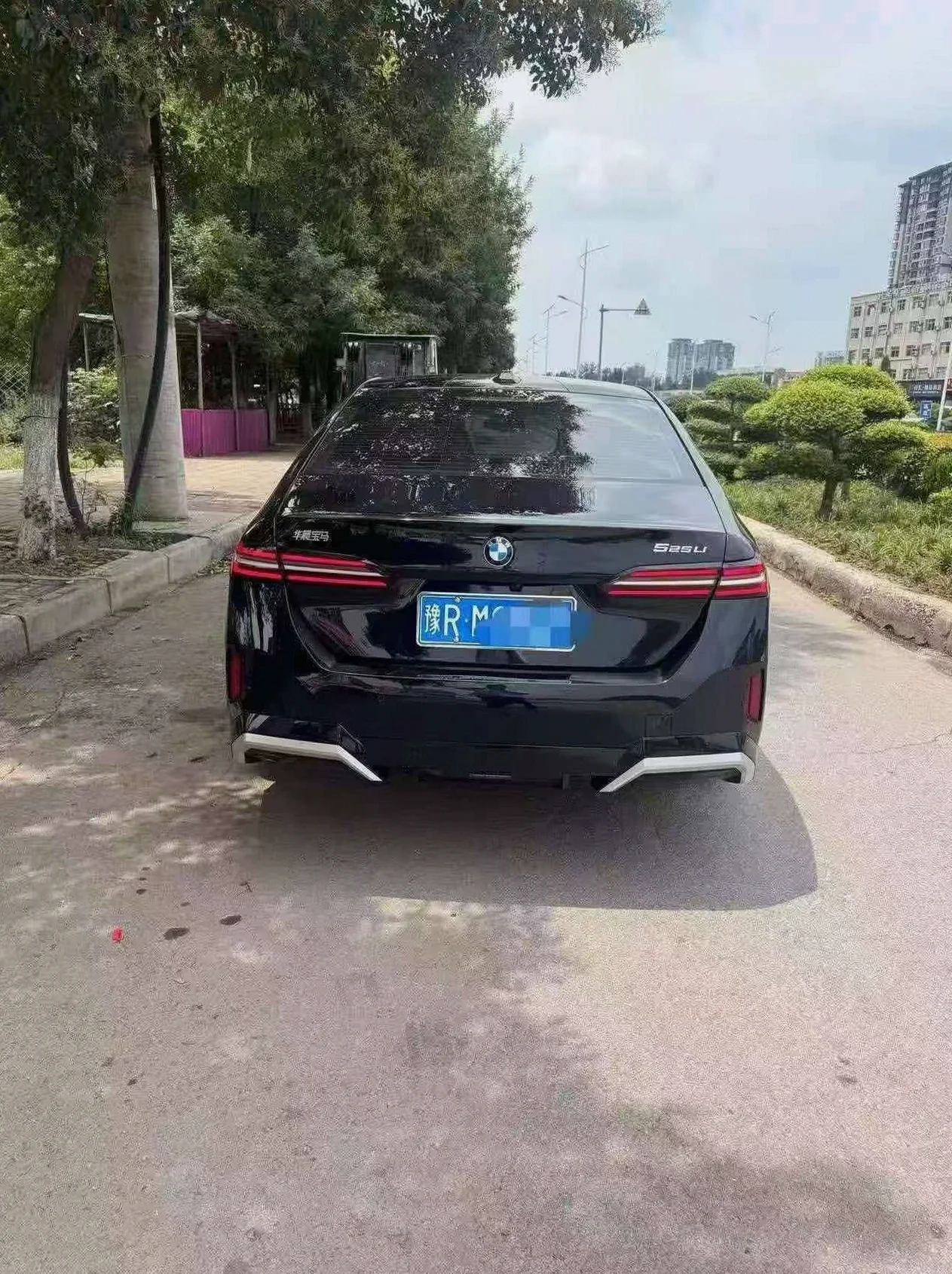 宝马5系 后面外观一