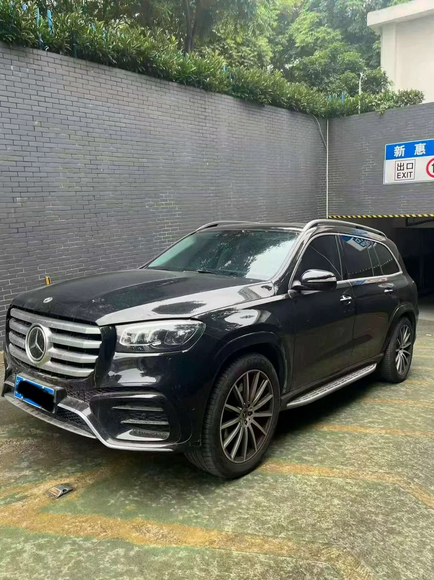 奔驰GLS 正面外观三