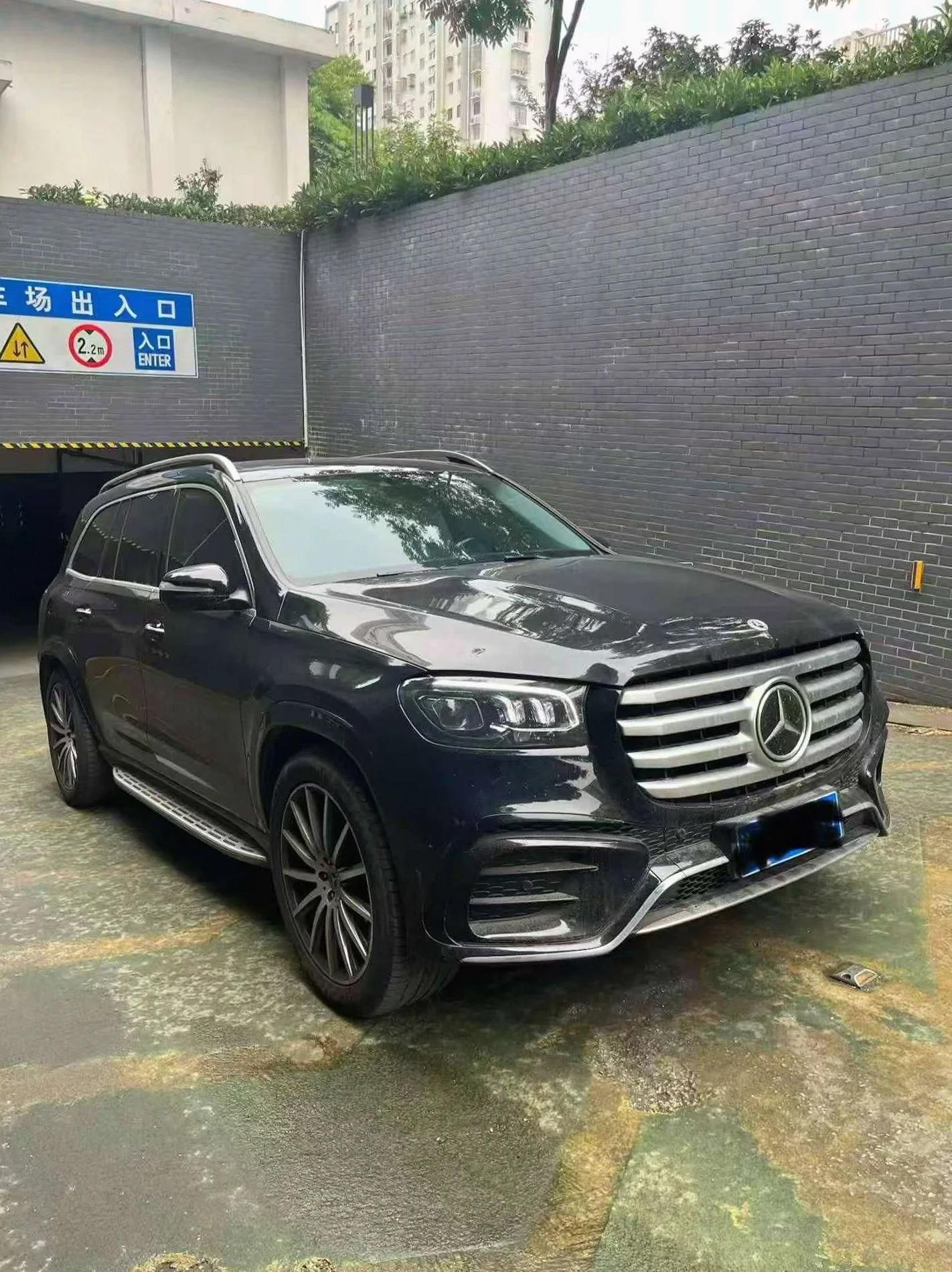 奔驰GLS 正面外观二