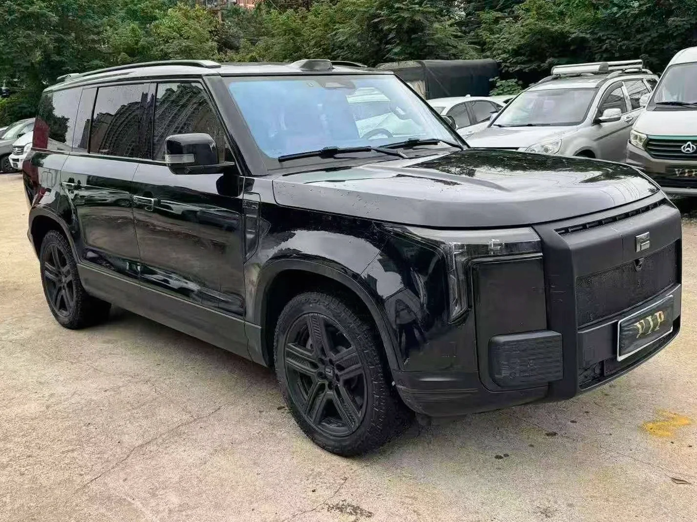极石汽车01 正面外观三