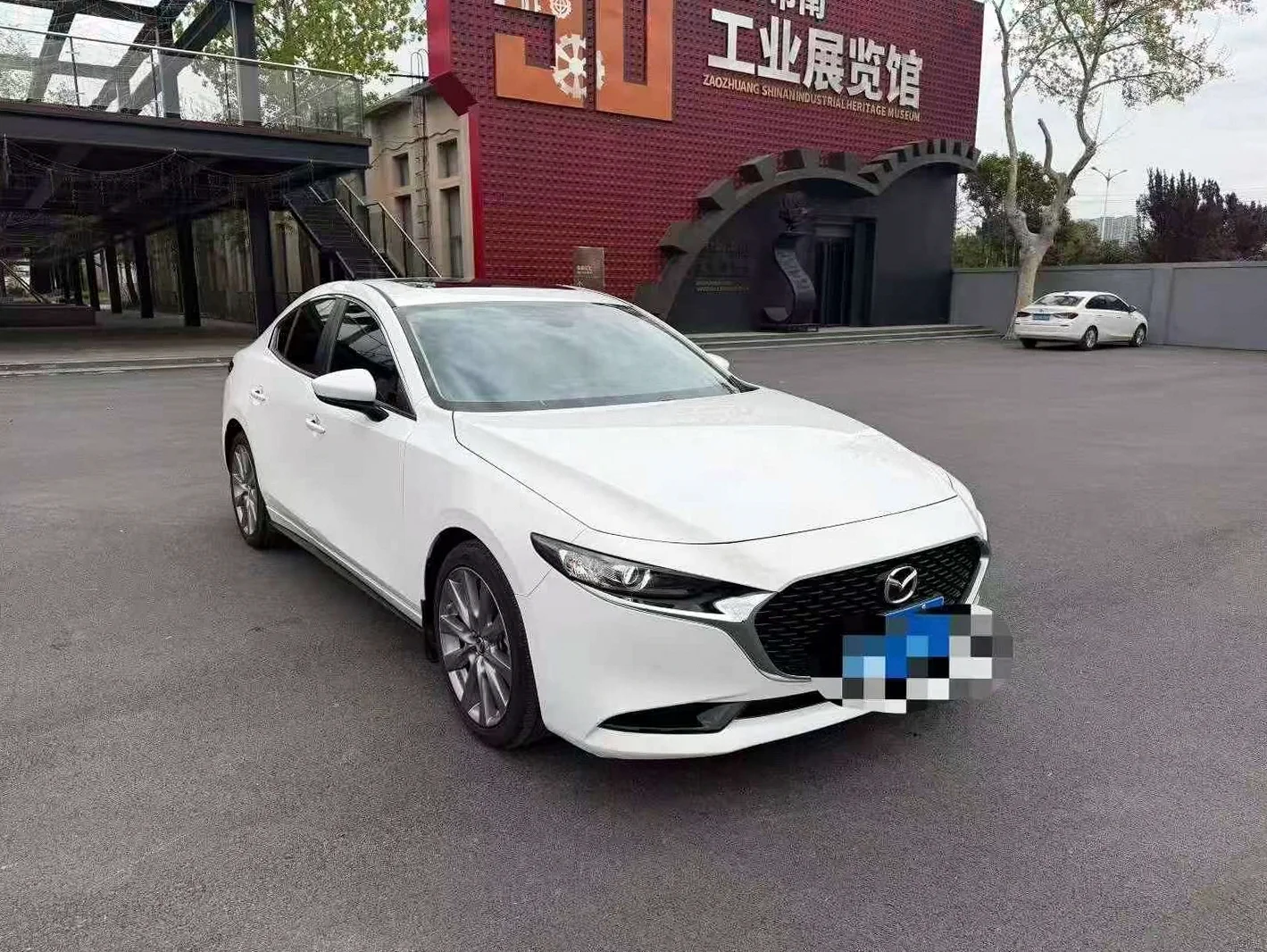 马自达3 正面外观三