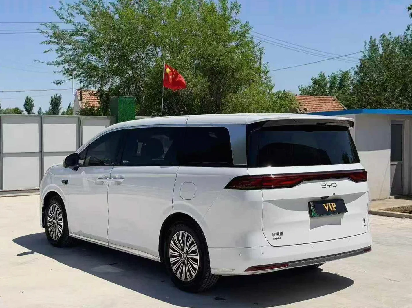 比亚迪夏 后面外观三