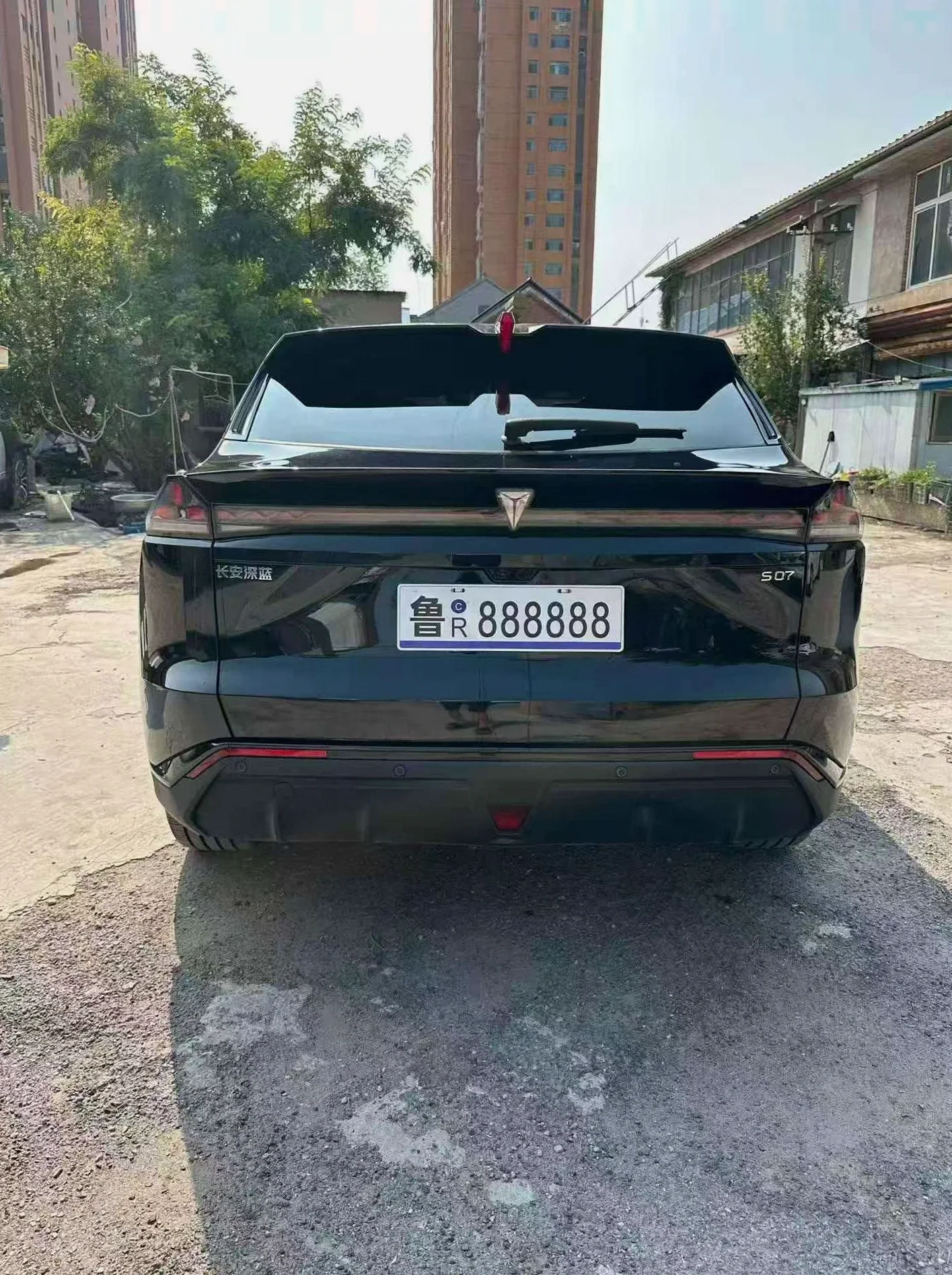 长安汽车深蓝 后面外观一