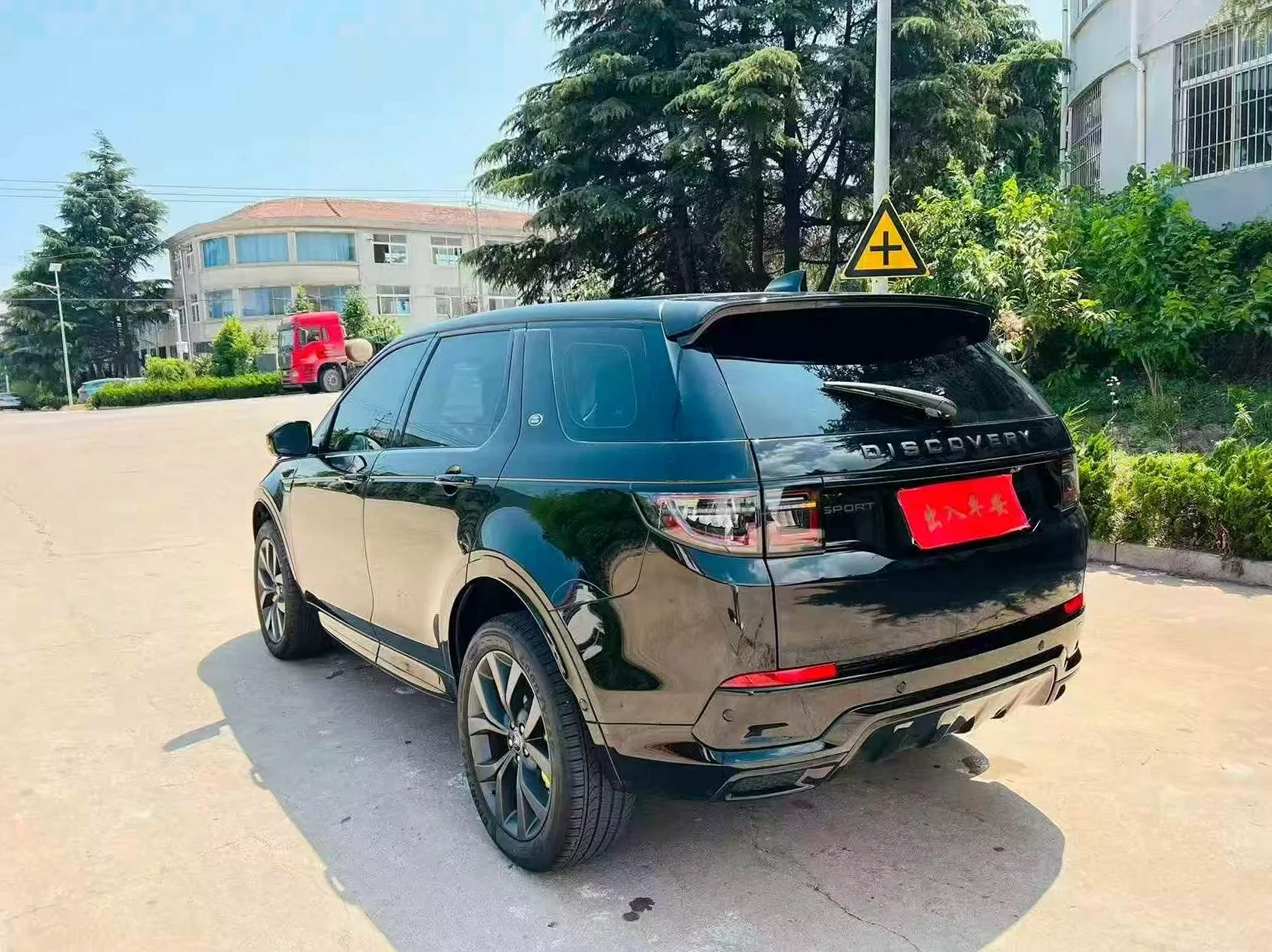 路虎发现 后面外观一