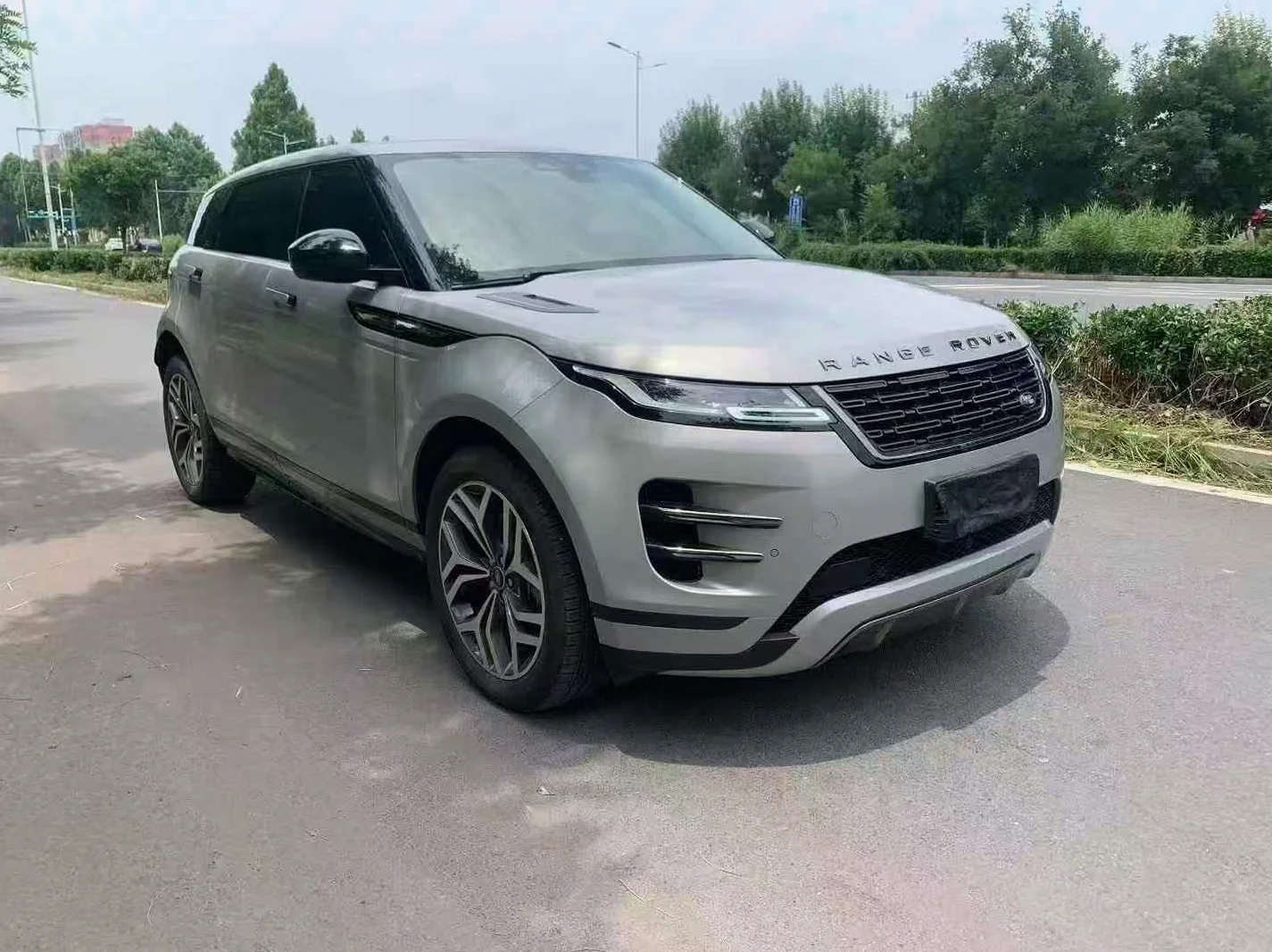 路虎极光 正面外观三