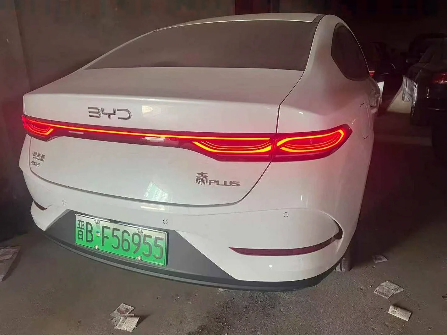 比亚迪秦 后面外观一
