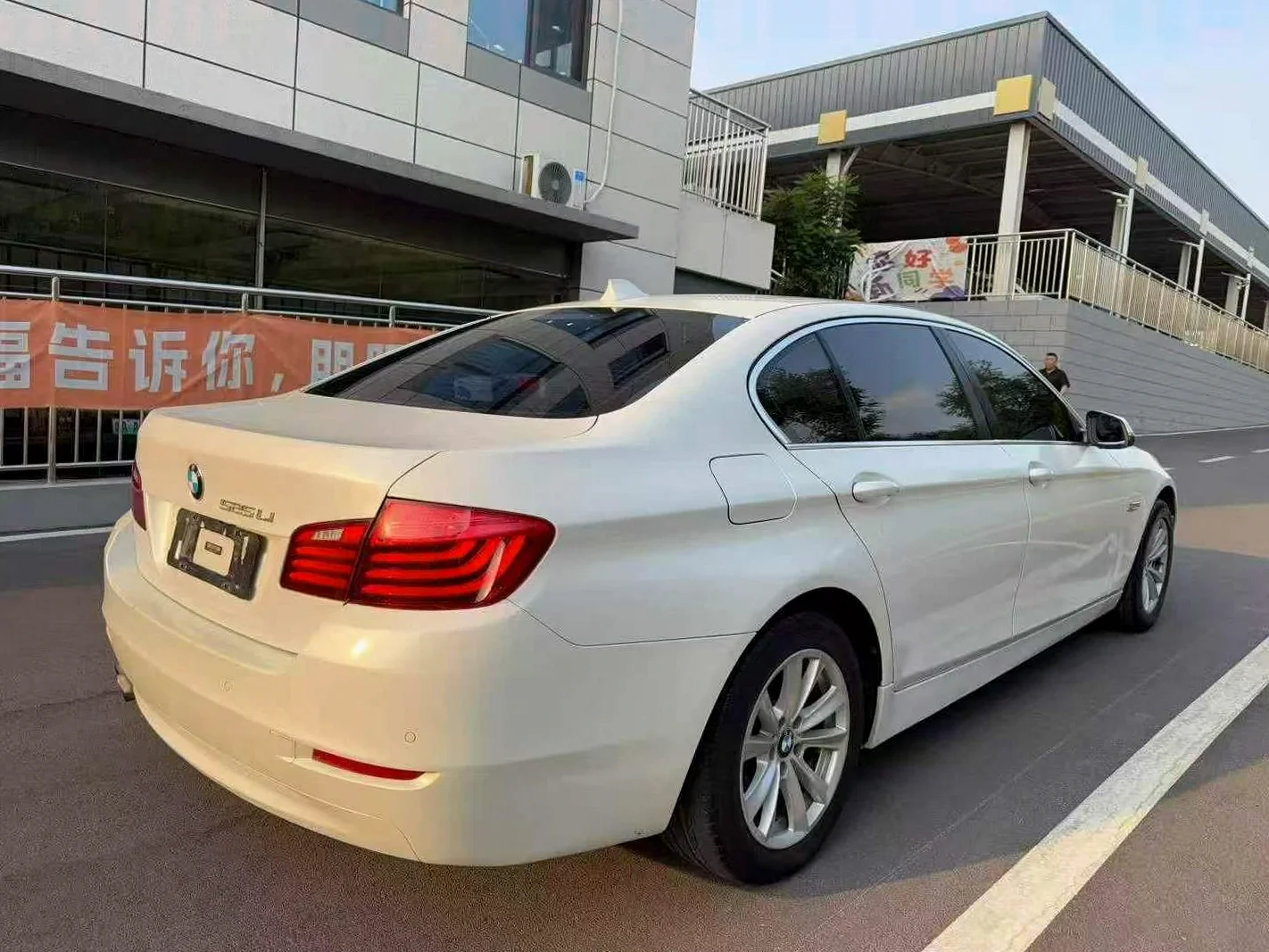 宝马5系 后面外观三