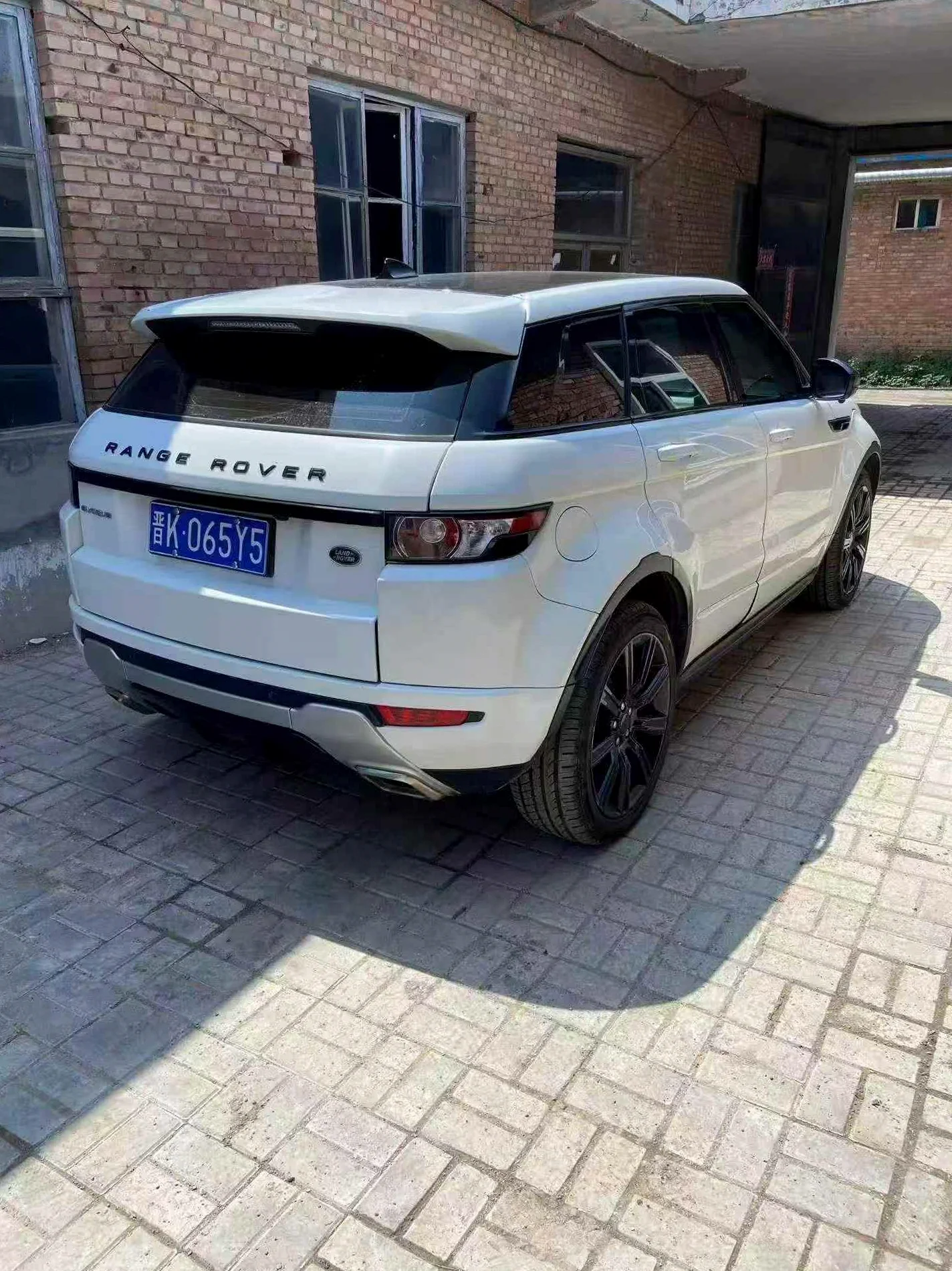 路虎极光 后面外观一