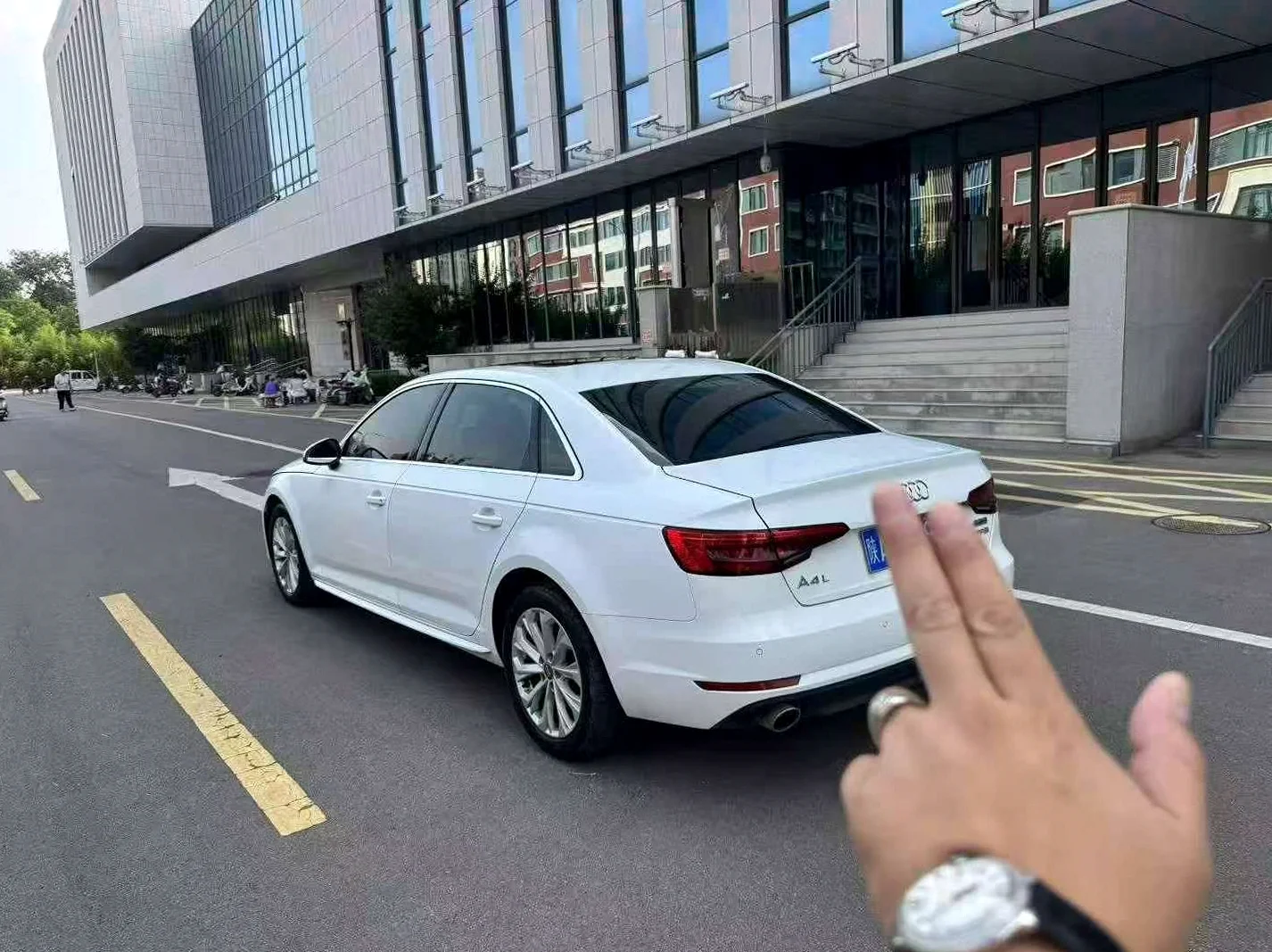 奥迪A4L 后面外观三