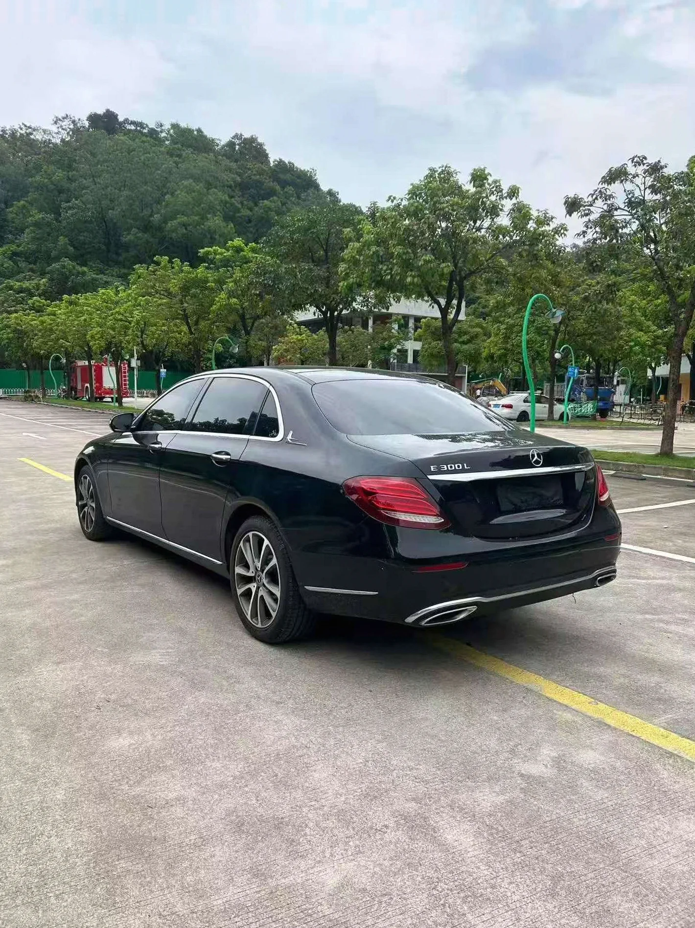 奔驰E 后面外观二