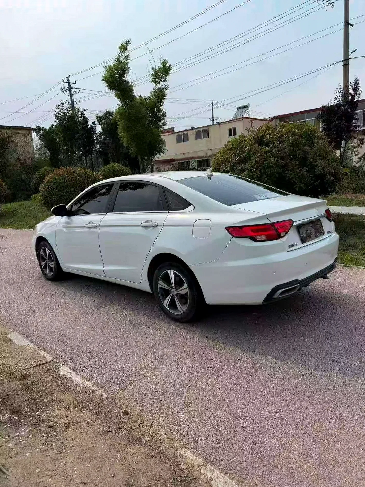吉利帝豪 后面外观三