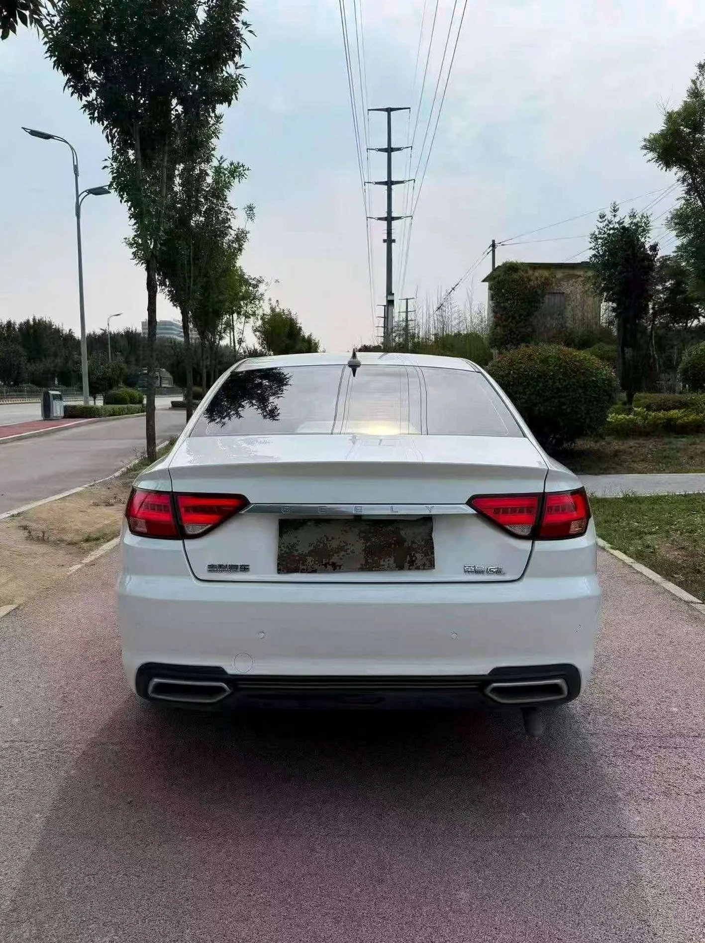 吉利帝豪 后面外观二
