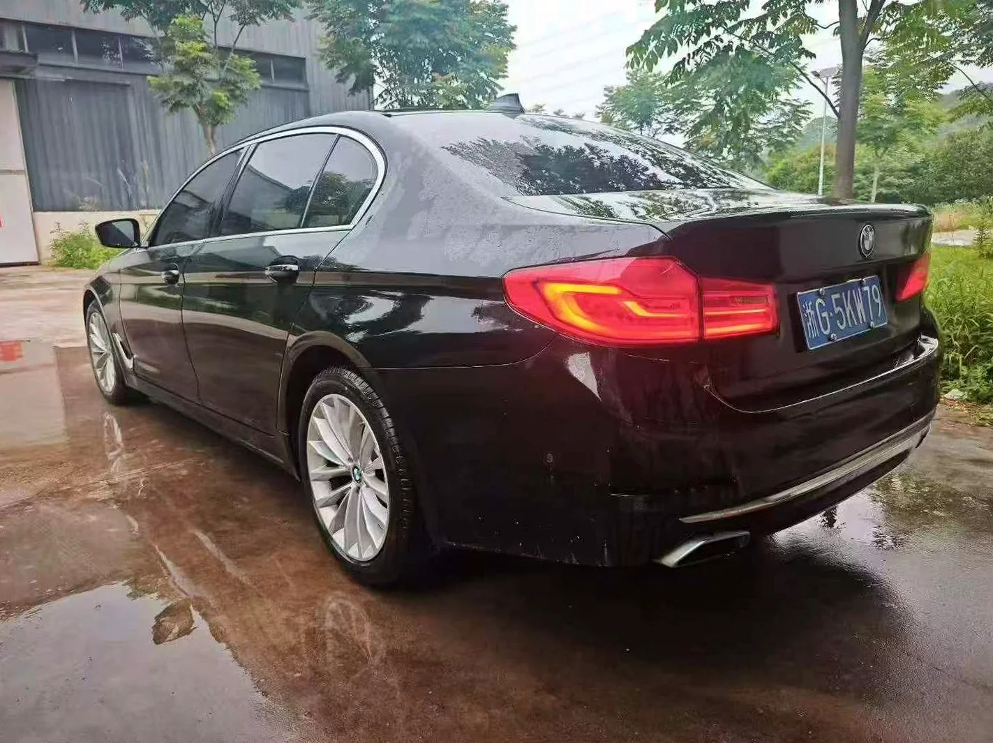 宝马5系 后面外观一