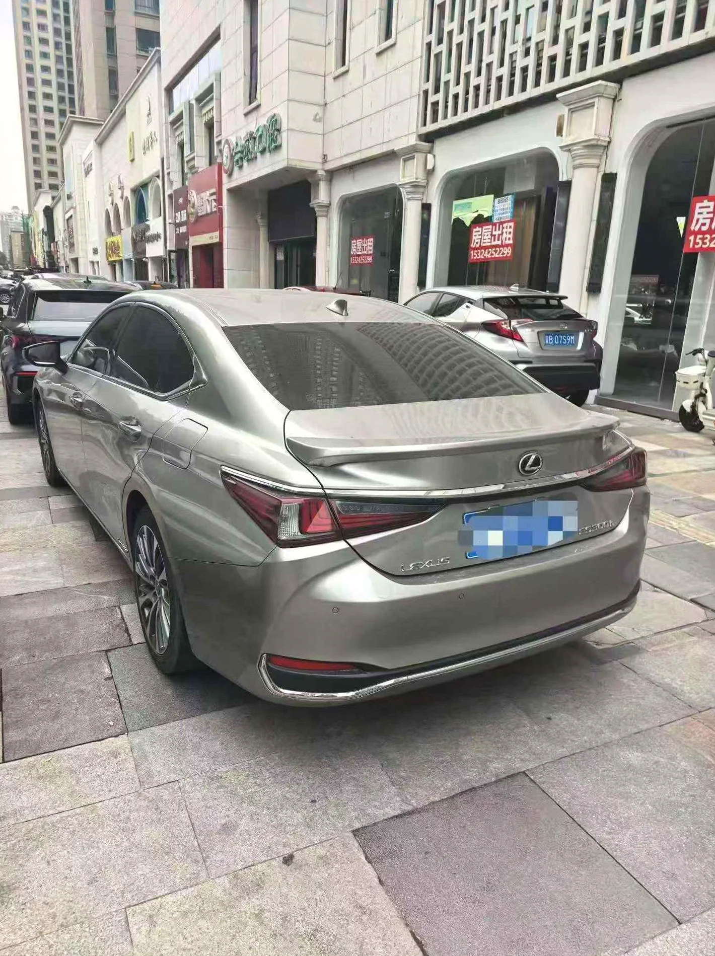 雷克萨斯ES 后面外观三