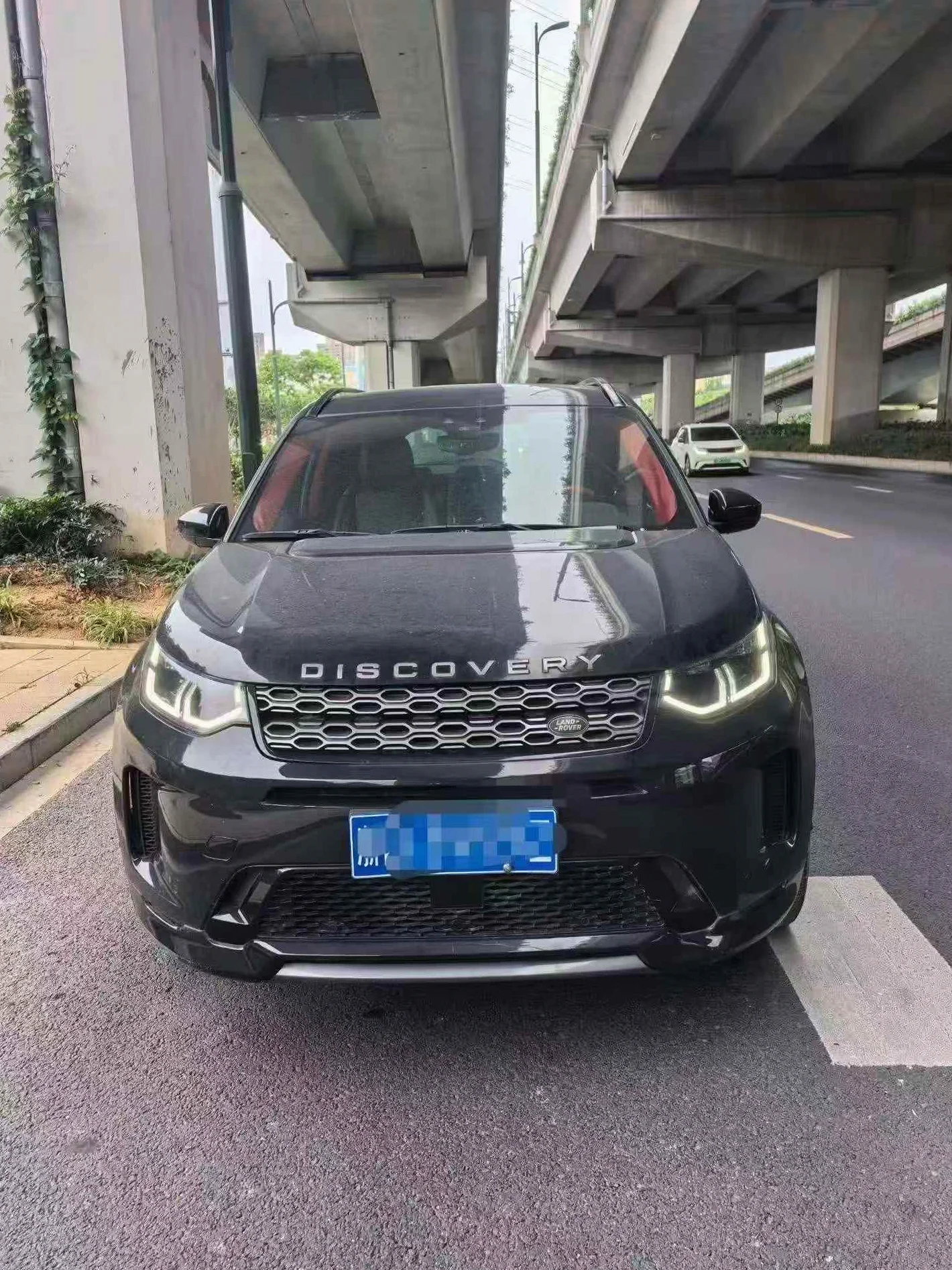 路虎发现 正面外观三