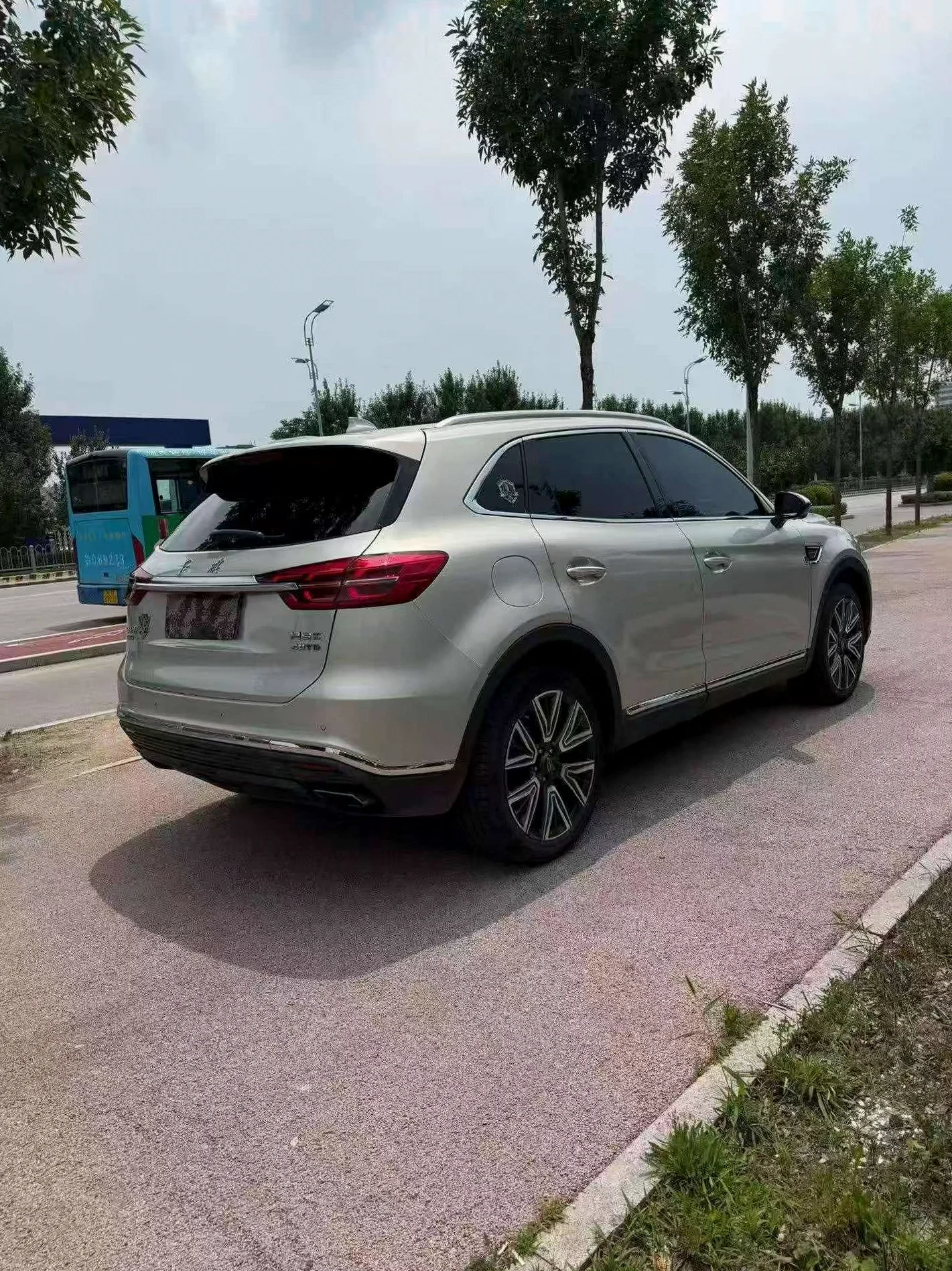 红旗HS5 后面外观一