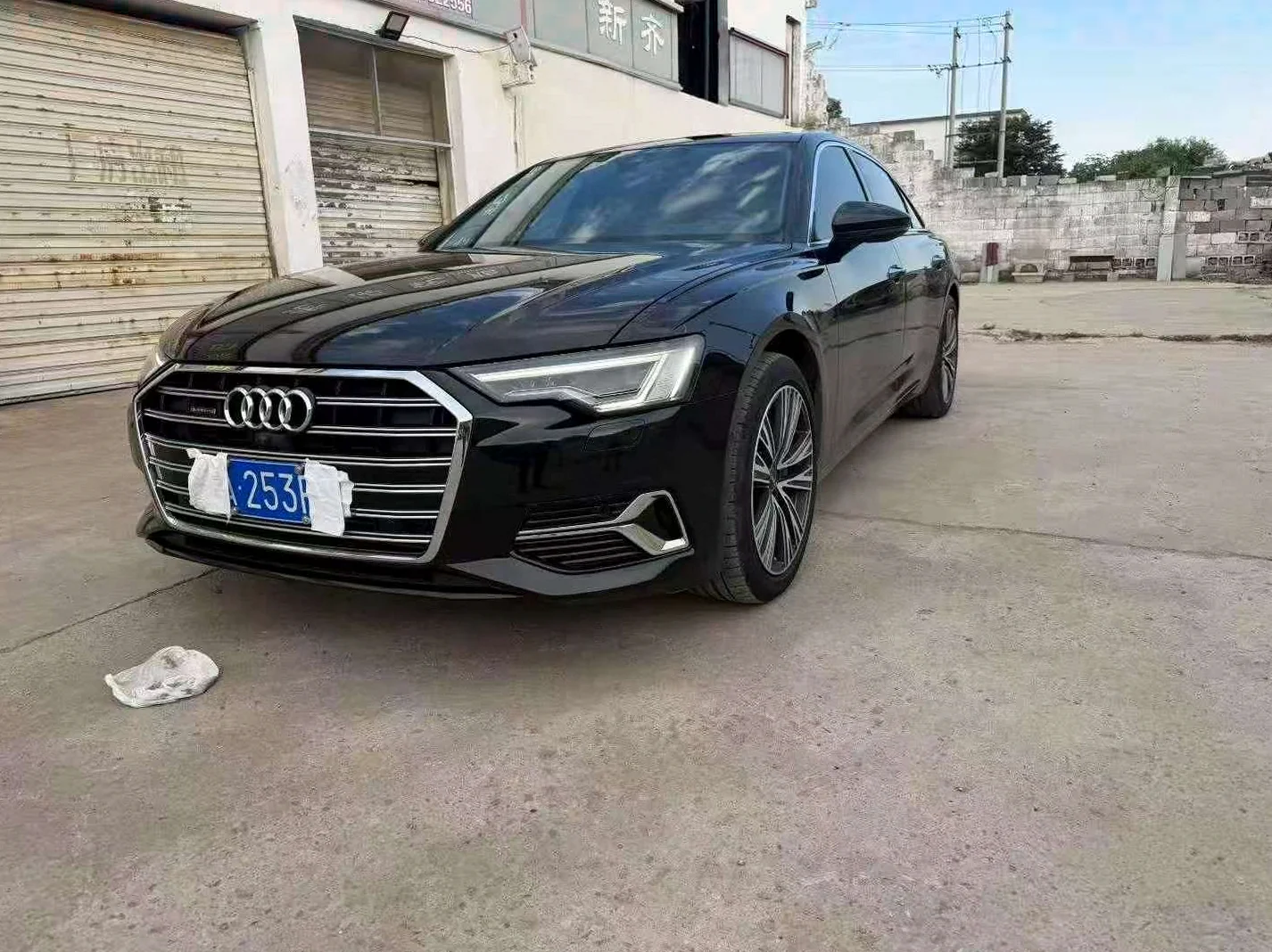 奥迪A6L 正面外观三