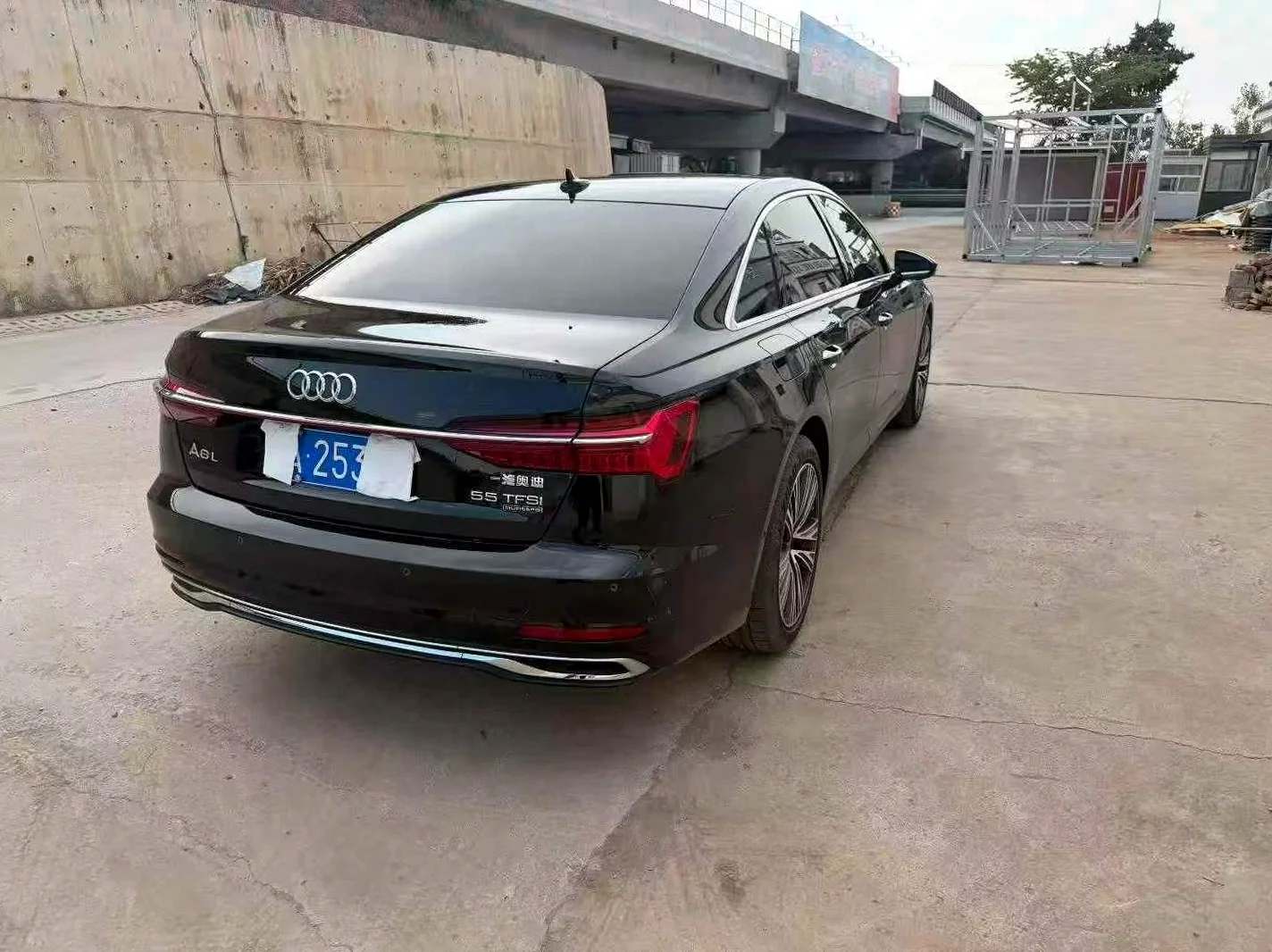 奥迪A6L 后面外观三