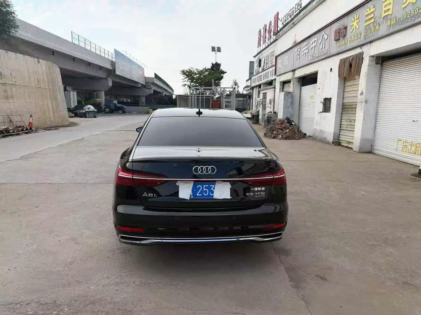奥迪A6L 后面外观一