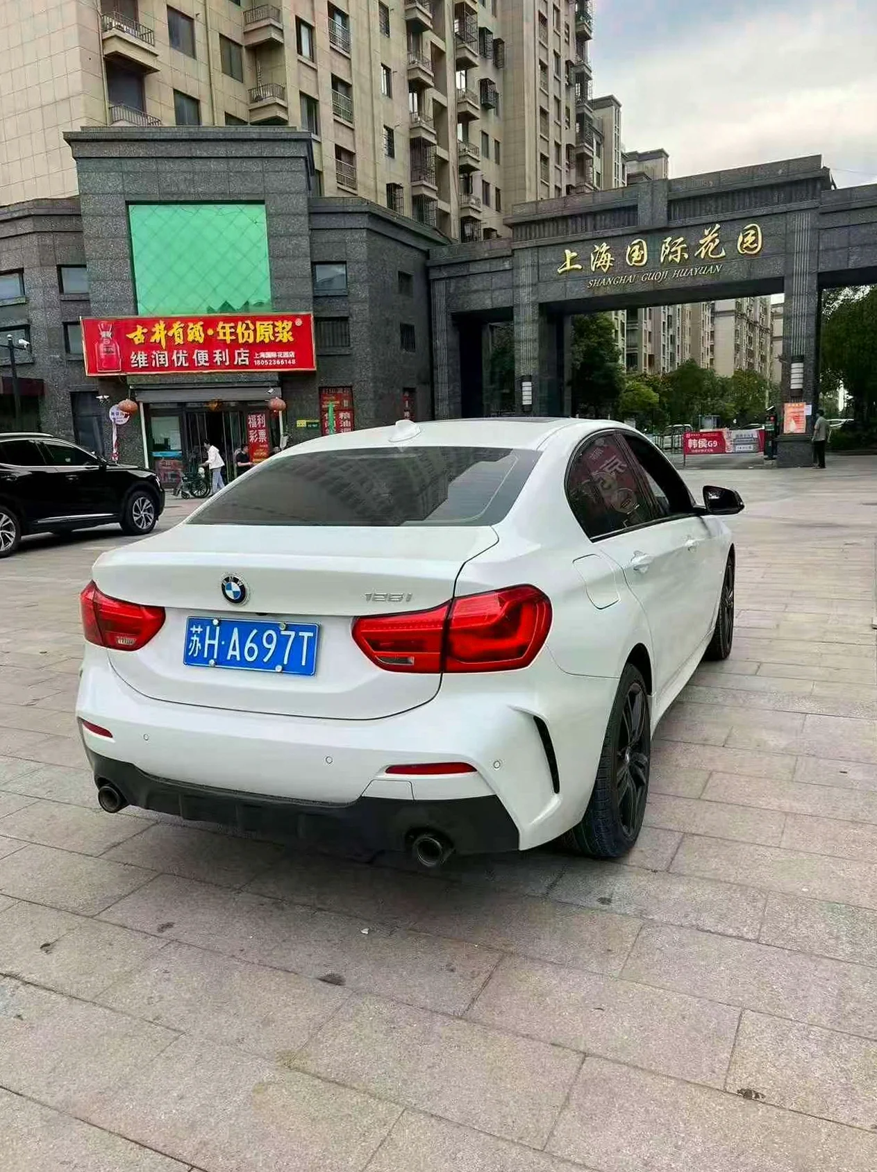 宝马1系 后面外观一
