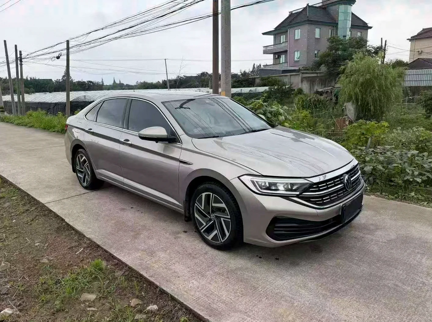 大众速腾 正面外观三