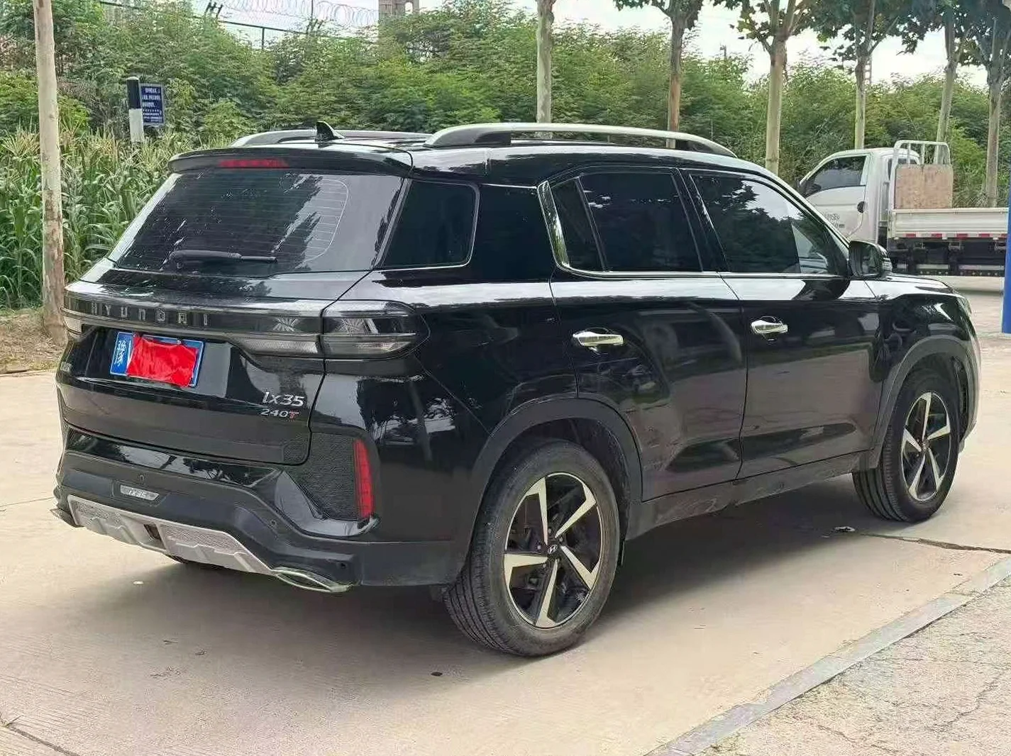 现代ix35 后面外观三