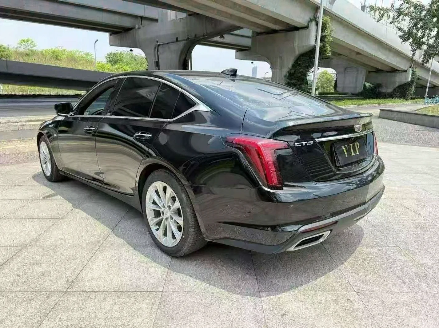 凯迪拉克CT5 后面外观三