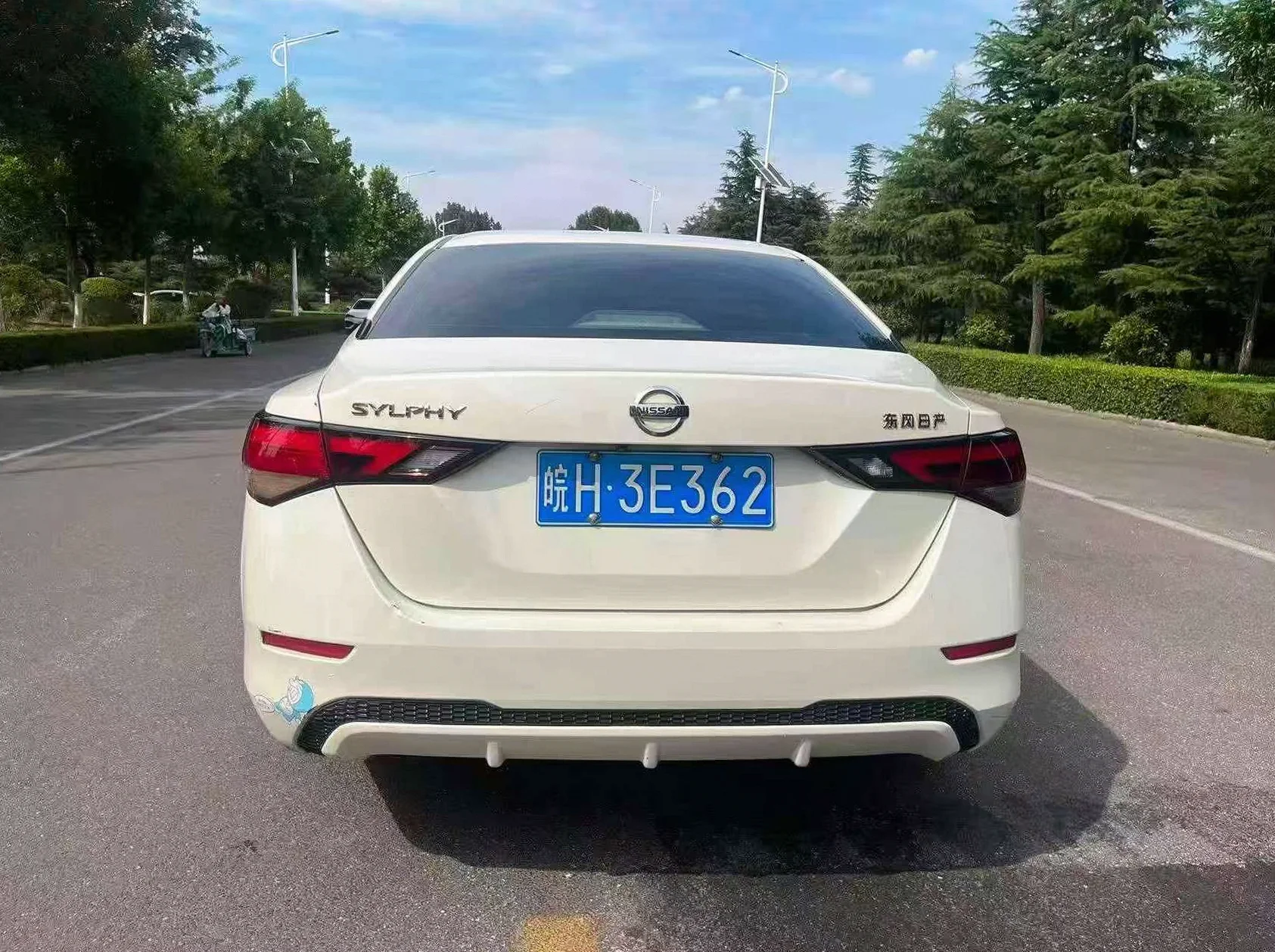 日产轩逸 后面外观一