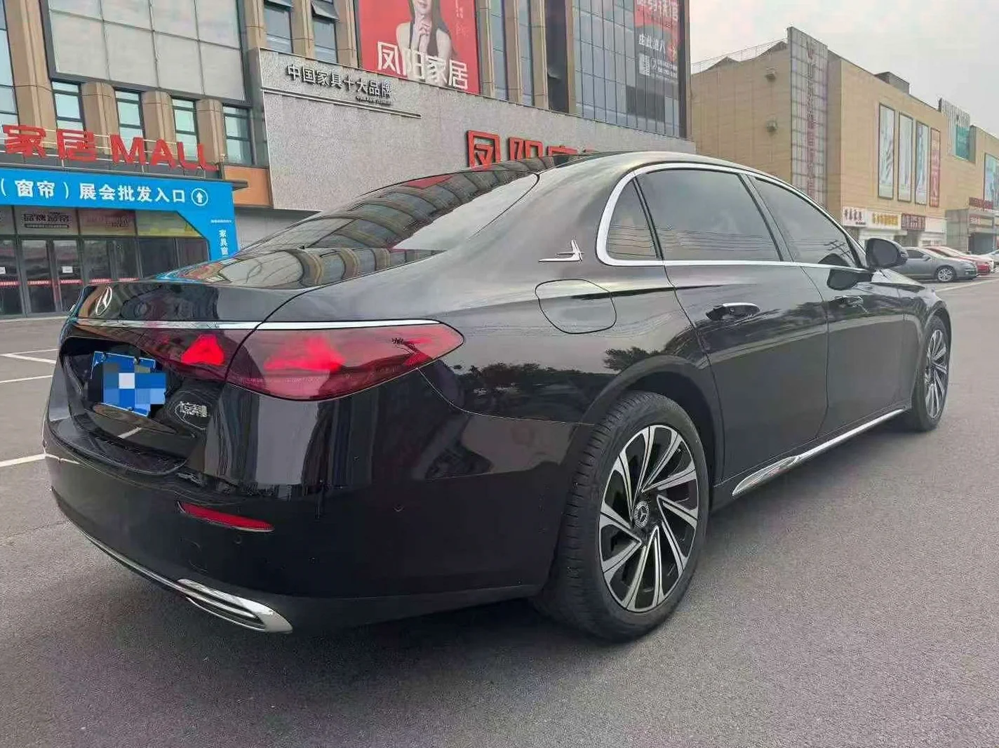 奔驰E 后面外观三