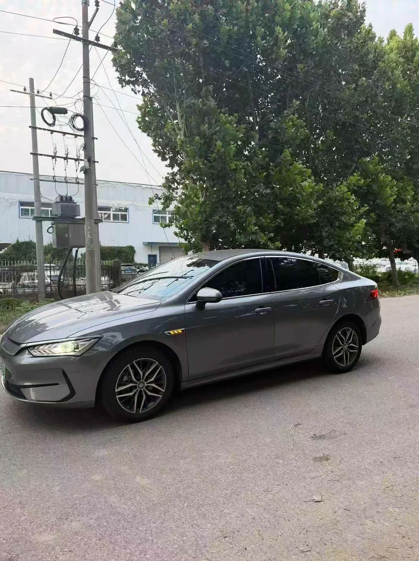 比亚迪秦 正面外观三