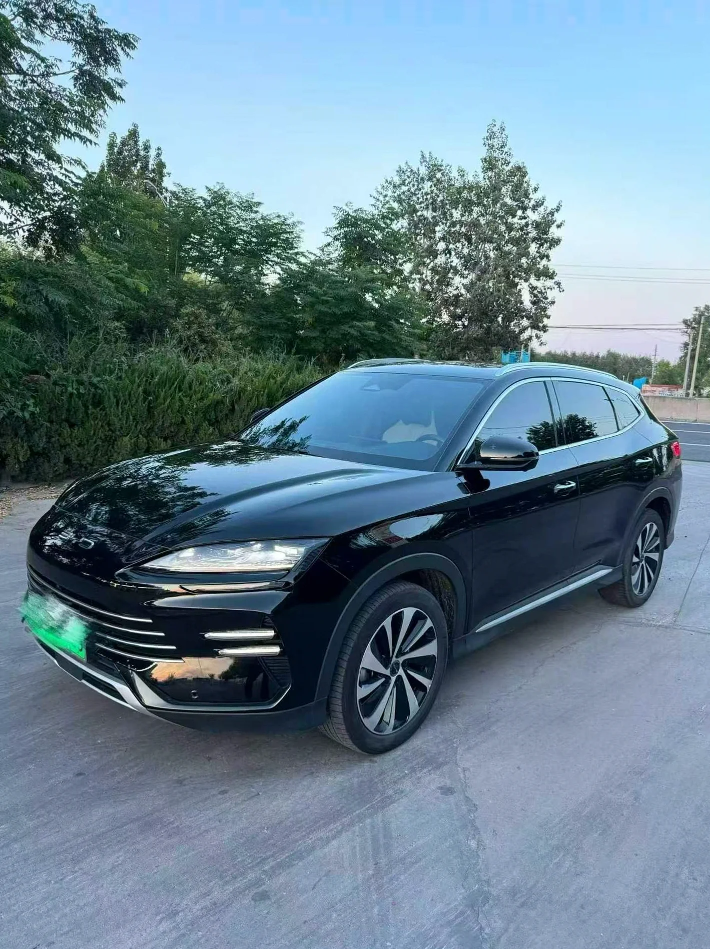 比亚迪宋PLUS 正面外观三