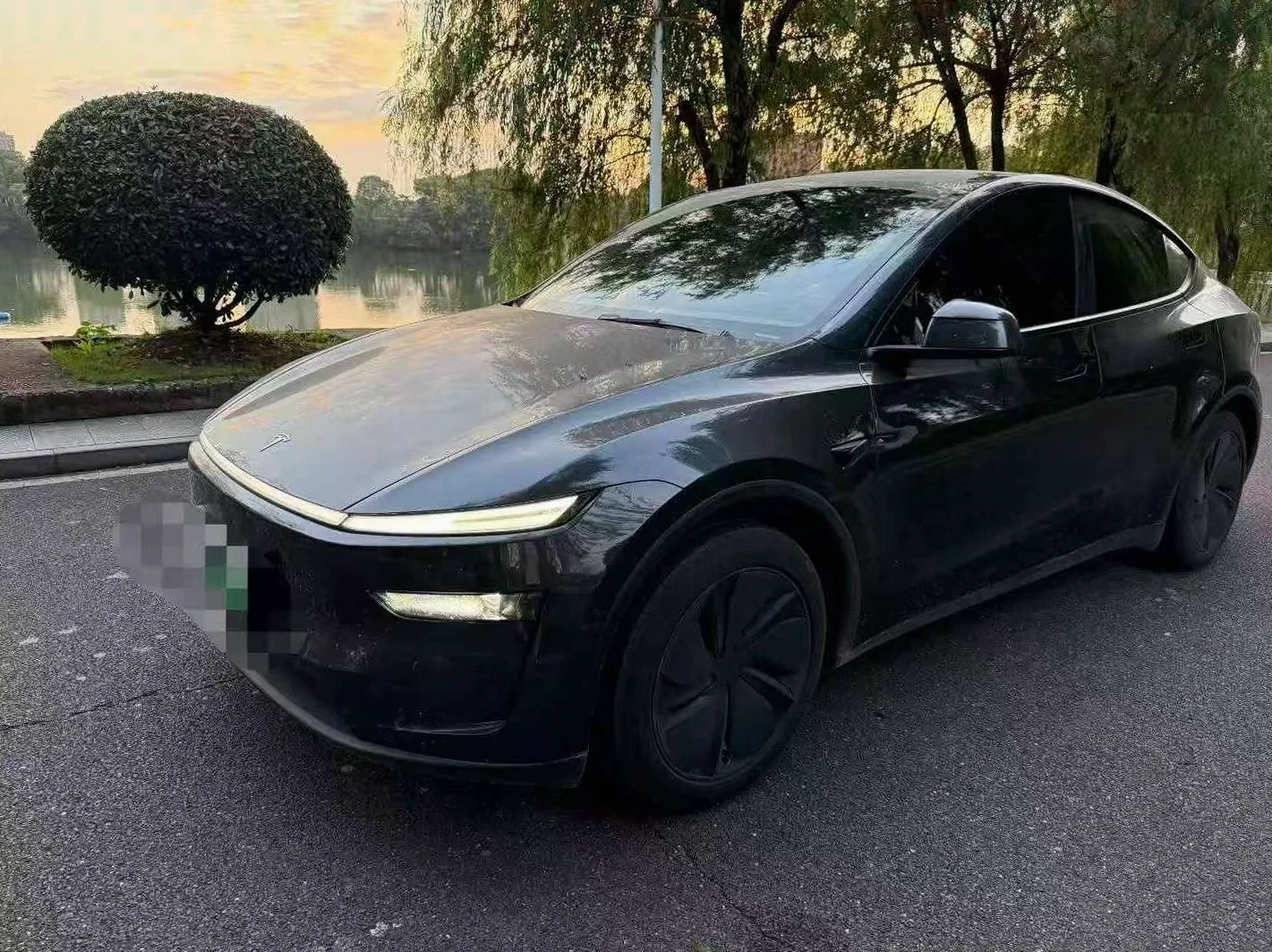 特斯拉MODEL 正面外观三