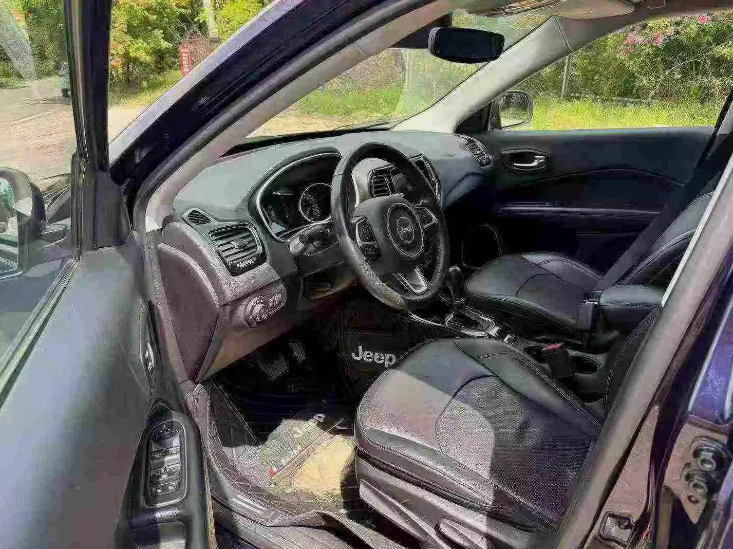 Jeep指南者 后面外观一