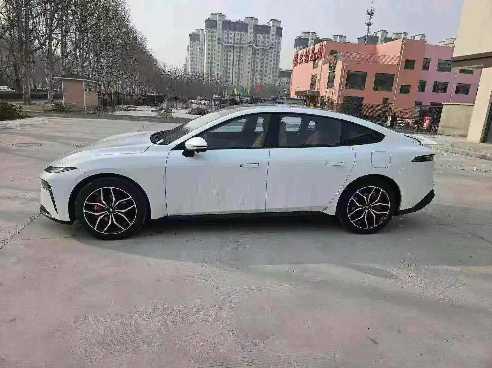 东风奕派 后面外观二