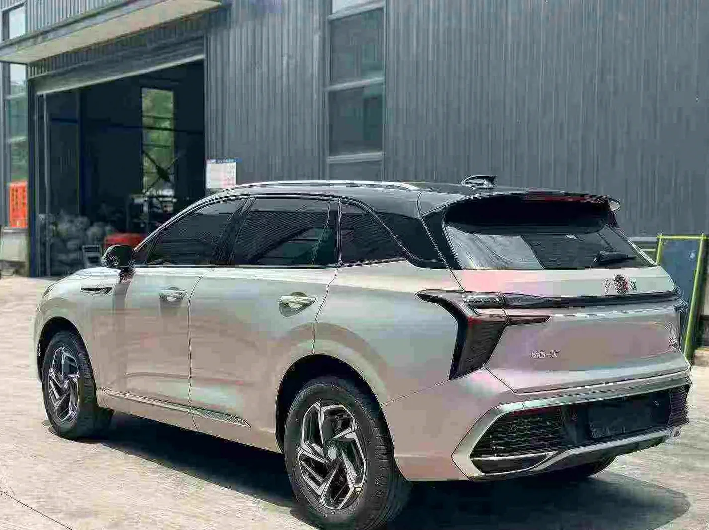 红旗HS3 后面外观一